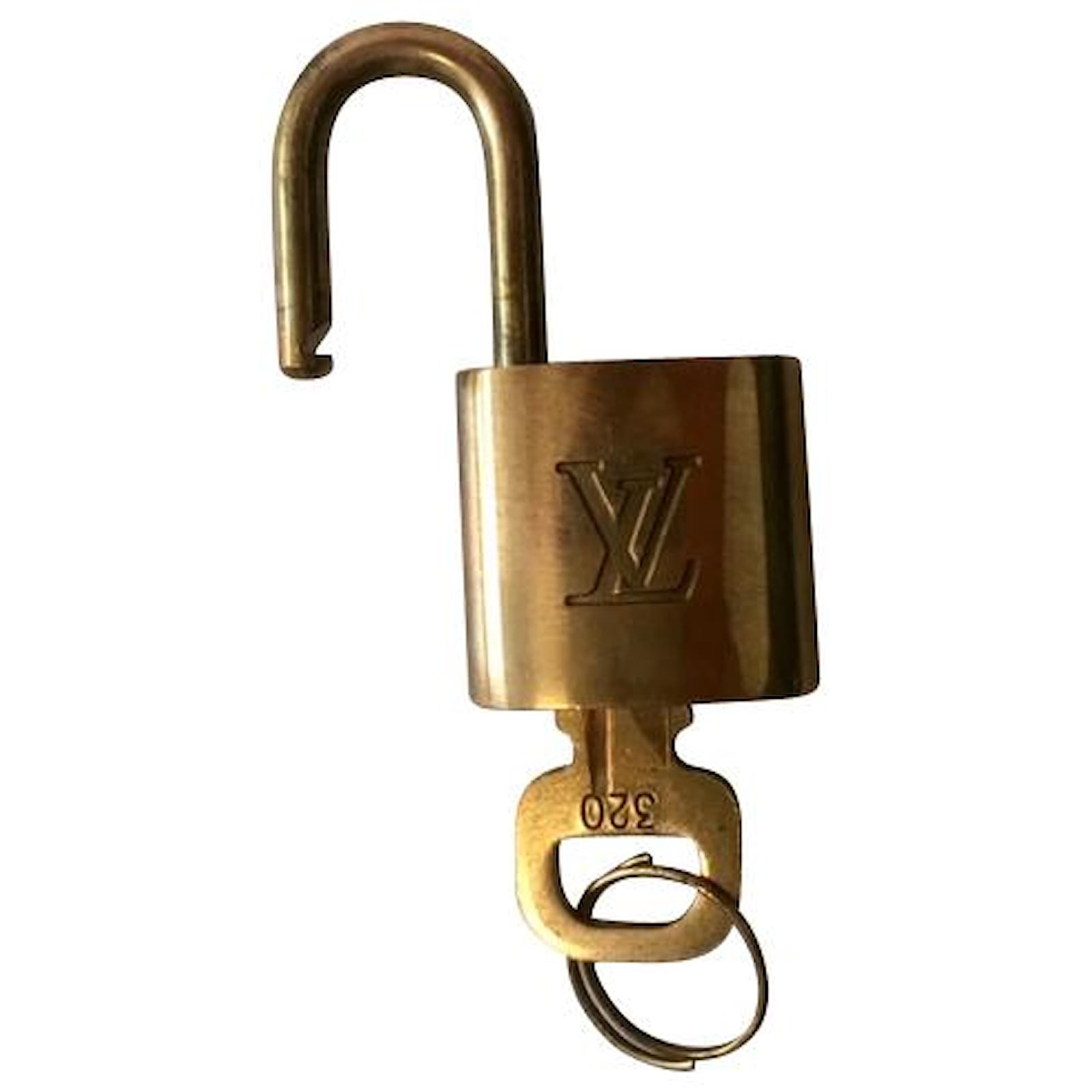 Louis Vuitton Lock Golden Metal ref.190107 Joli Closet