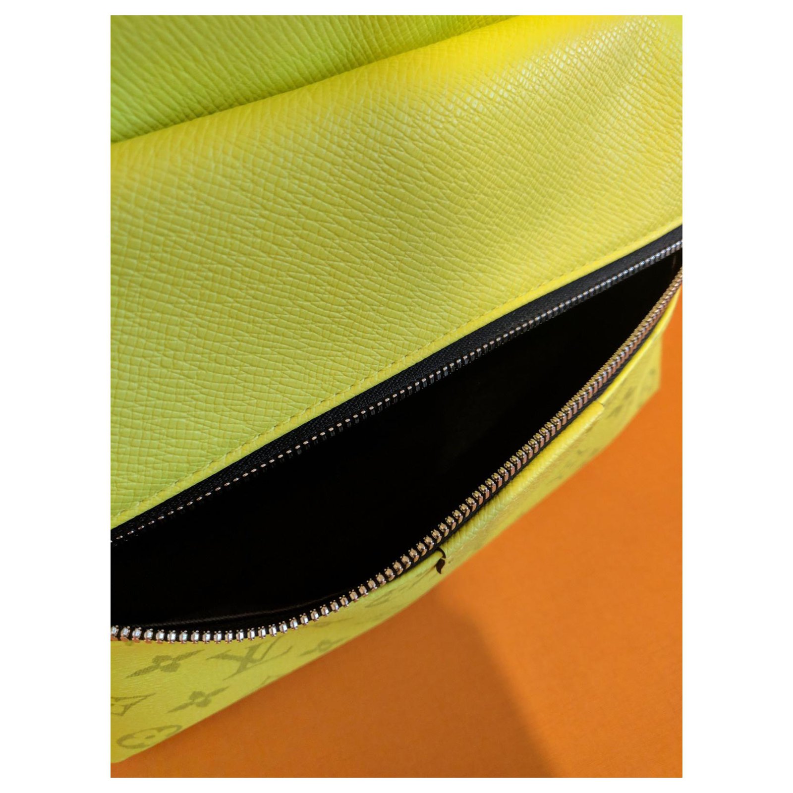 Louis Vuitton Discovery pochette Yellow Leather ref.195162 - Joli