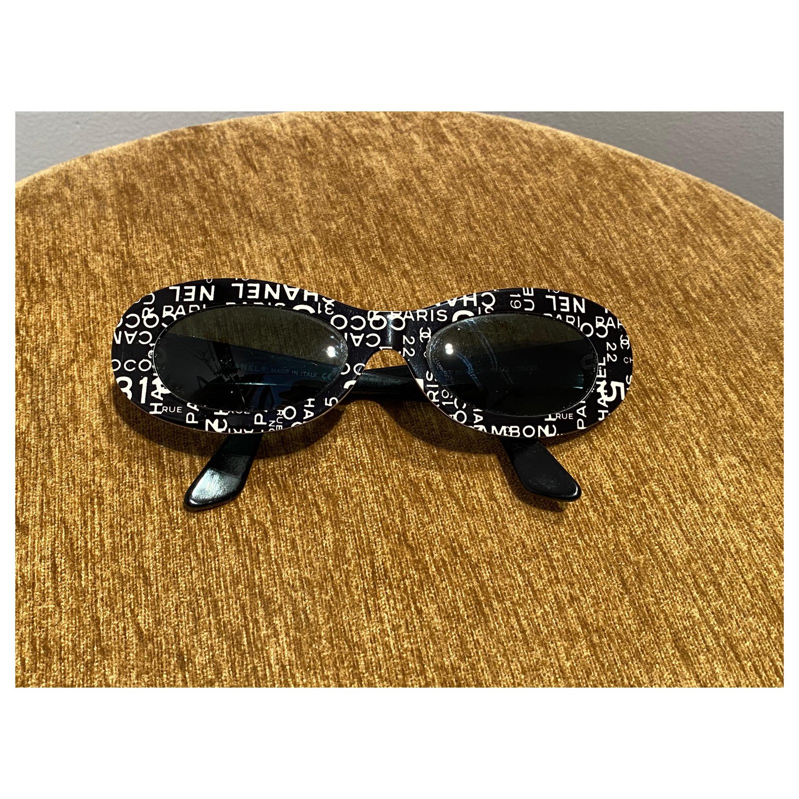 Sunglasses Chanel Black in Plastic - 36137913