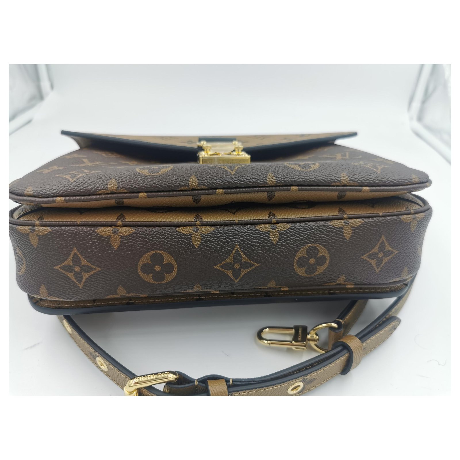Metis leather satchel Louis Vuitton Brown in Leather - 36746127
