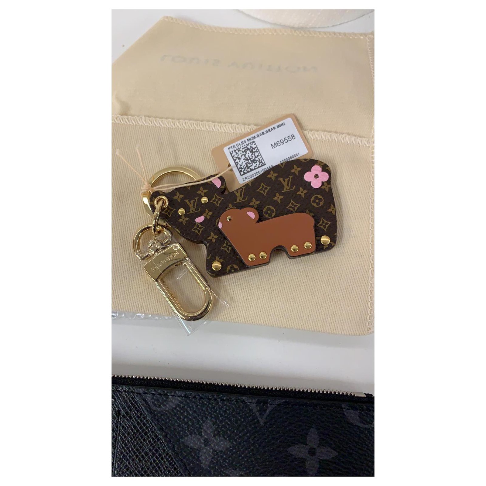 Leather bag charm Louis Vuitton Camel in Leather - 17090030