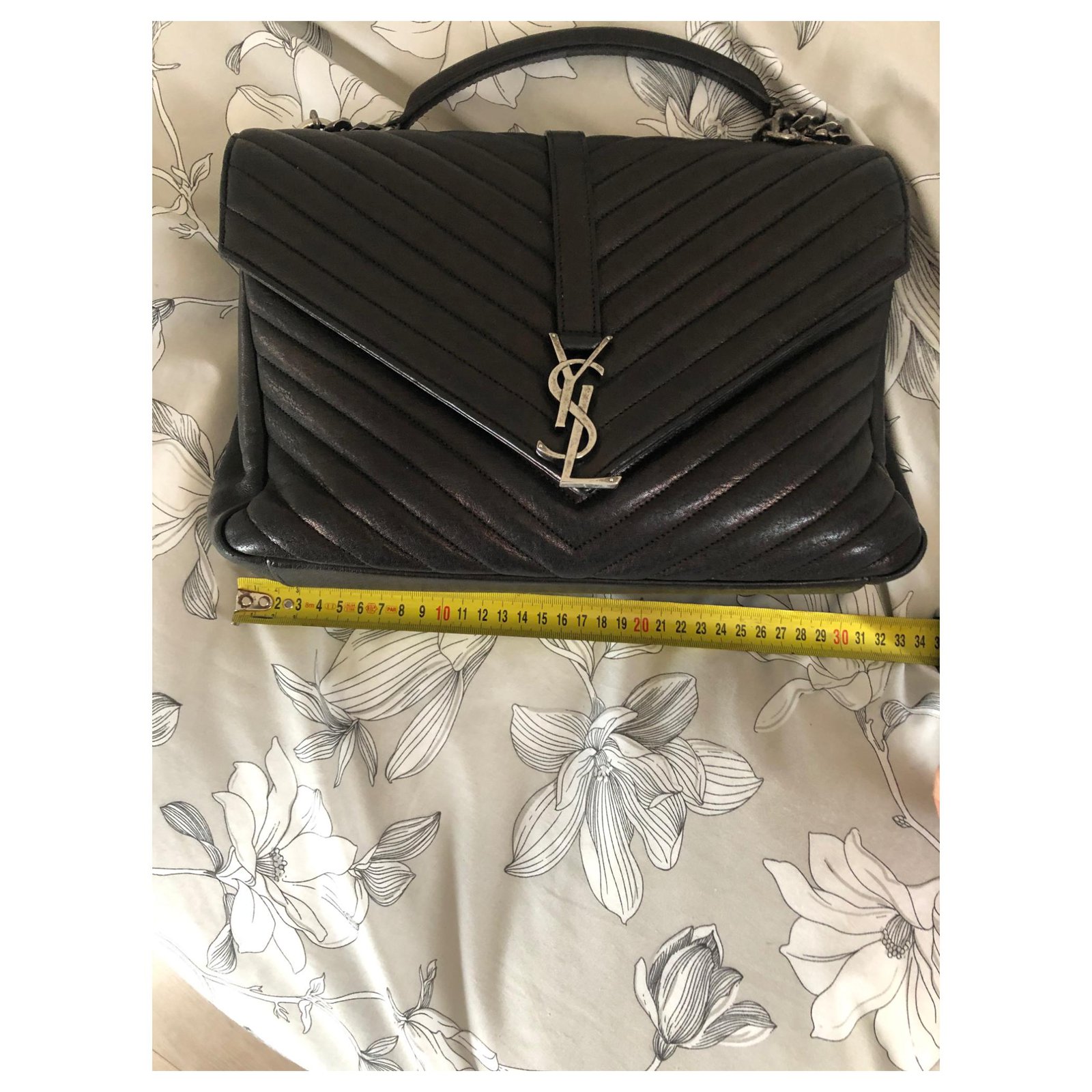 Shopping Monogramme Yves Saint Laurent College medium YSL handbag Black  Leather ref.193945 - Joli Closet