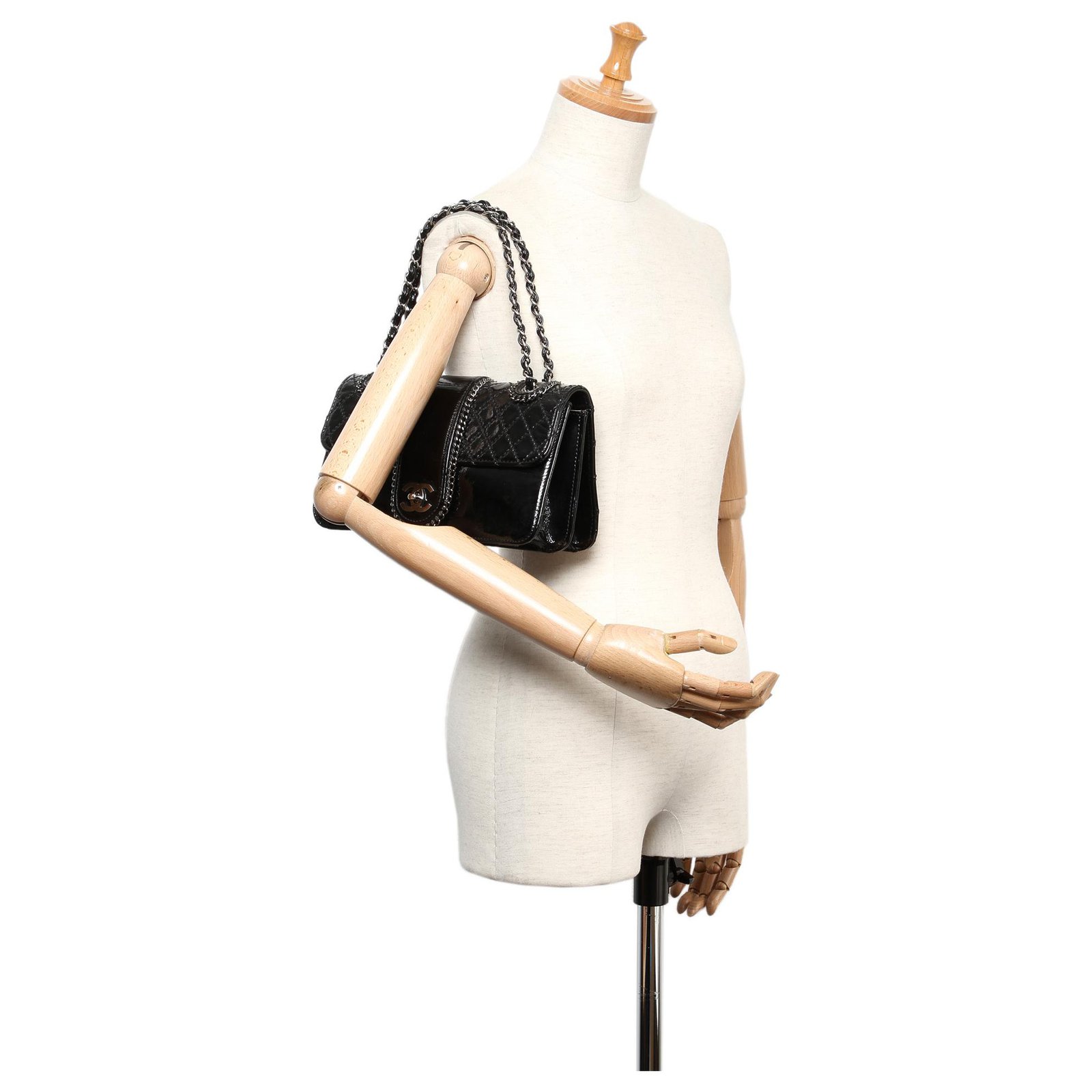 Chanel Black Medium Madison Patent Leather Flap Bag ref.194749 - Joli Closet