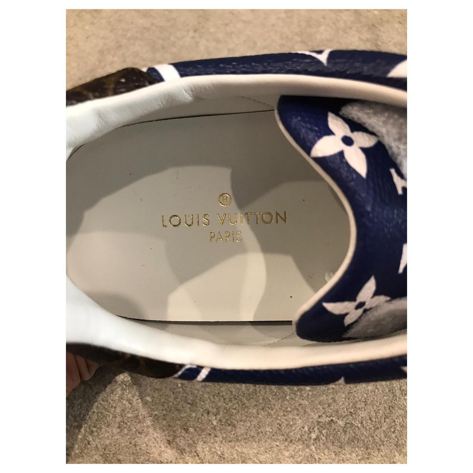 Louis Vuitton Sneaker Time Out LV Escale Blue Leather ref.196812 - Joli  Closet