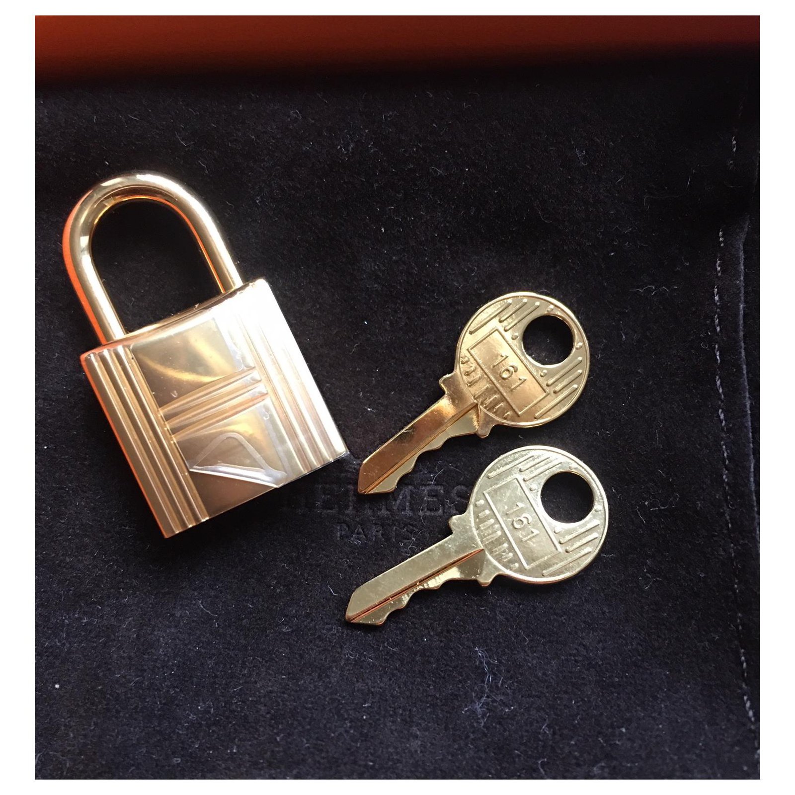 Hermès padlock in golden steel for kelly birkin victoria bag with dustbag  Gold hardware ref.363115 - Joli Closet