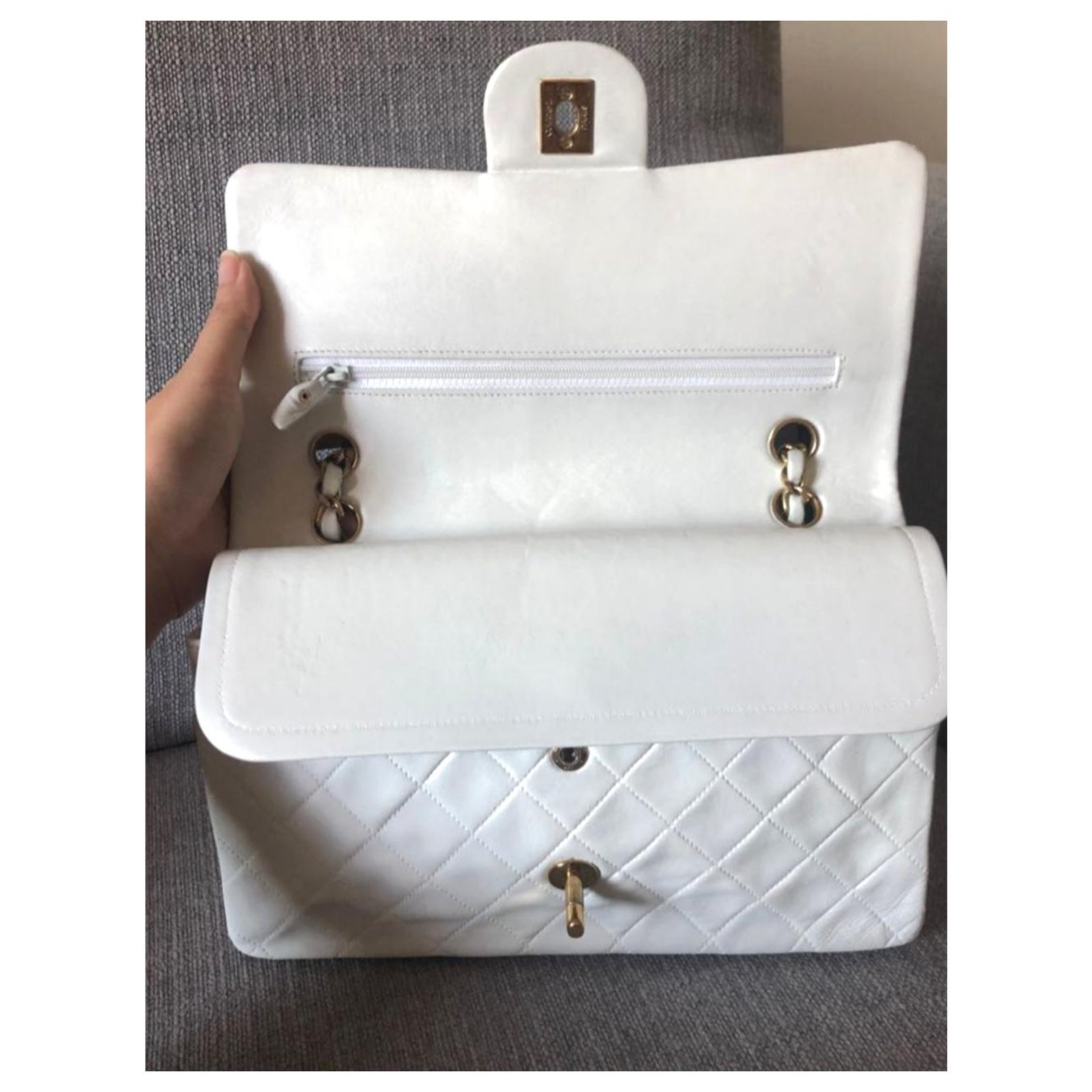 Timeless Vintage Chanel White Classic medium flap bag Leather ref.197785