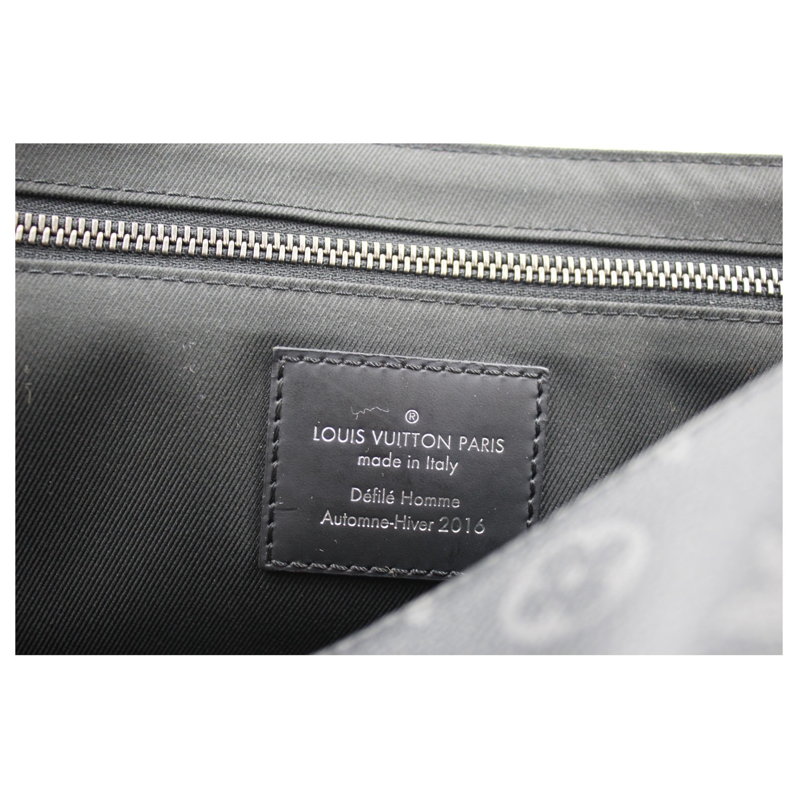 Louis Vuitton Black Monogram Eclipse Outdoor Messenger PM Grey Leather  Cloth ref.308672 - Joli Closet
