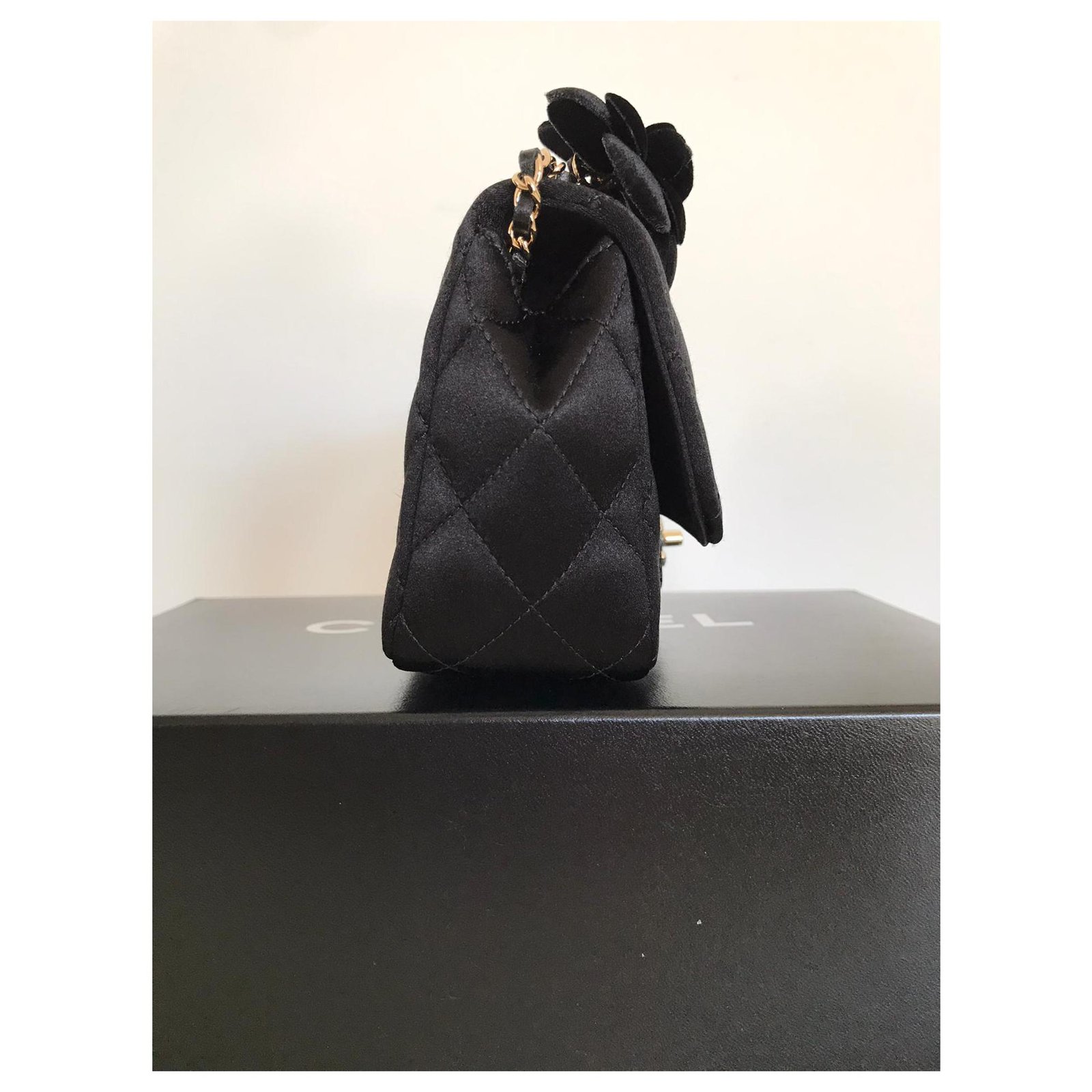 Trendy CC Small chanel handbag Black Silk Satin ref.200769 - Joli 