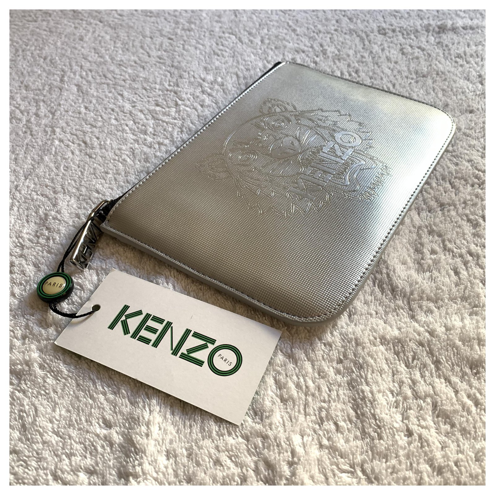 Kenzo upperr silver small pouch Silvery Leather ref.201744 - Joli