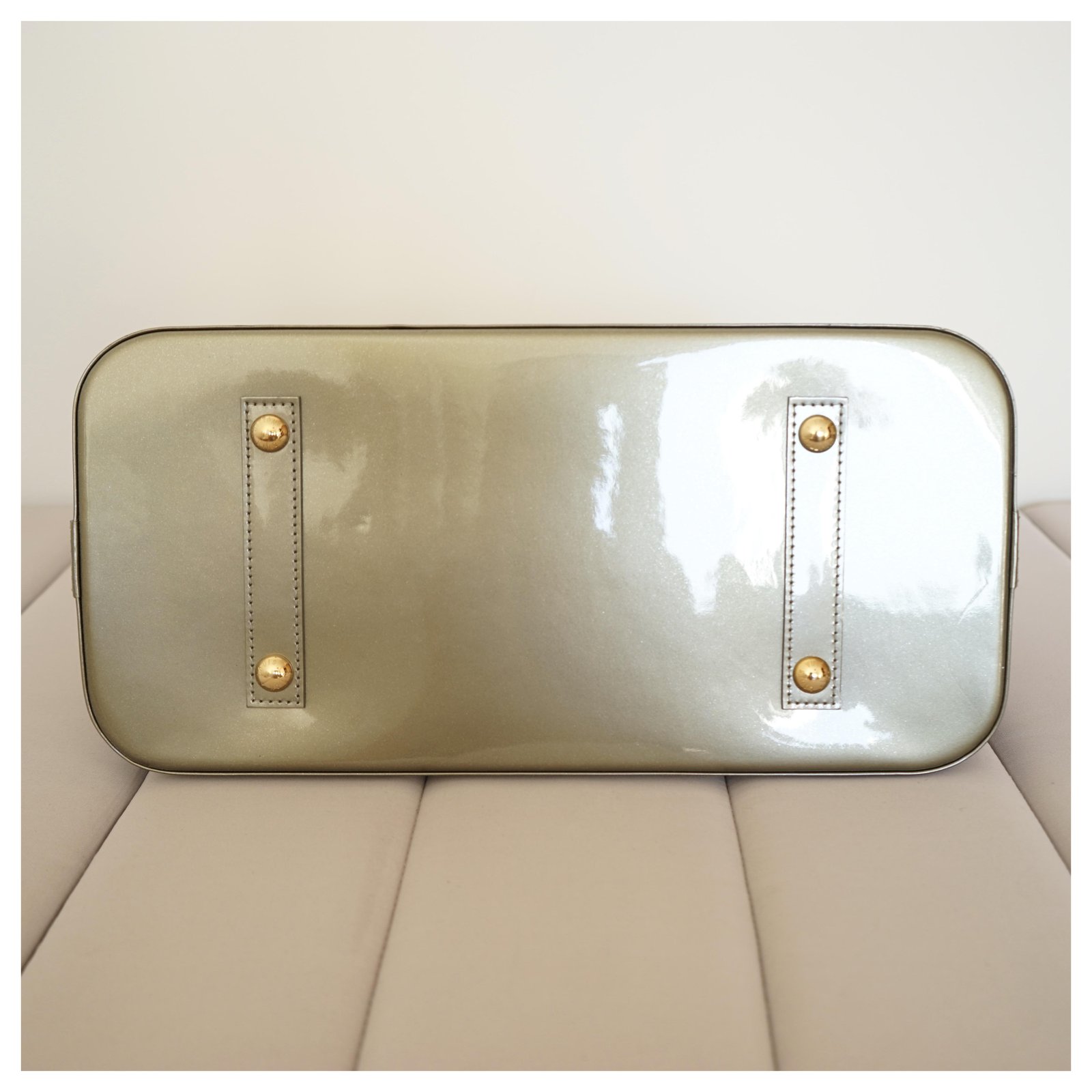 Alma Louis Vuitton Handbags Green Metallic Patent leather ref.202066 - Joli  Closet