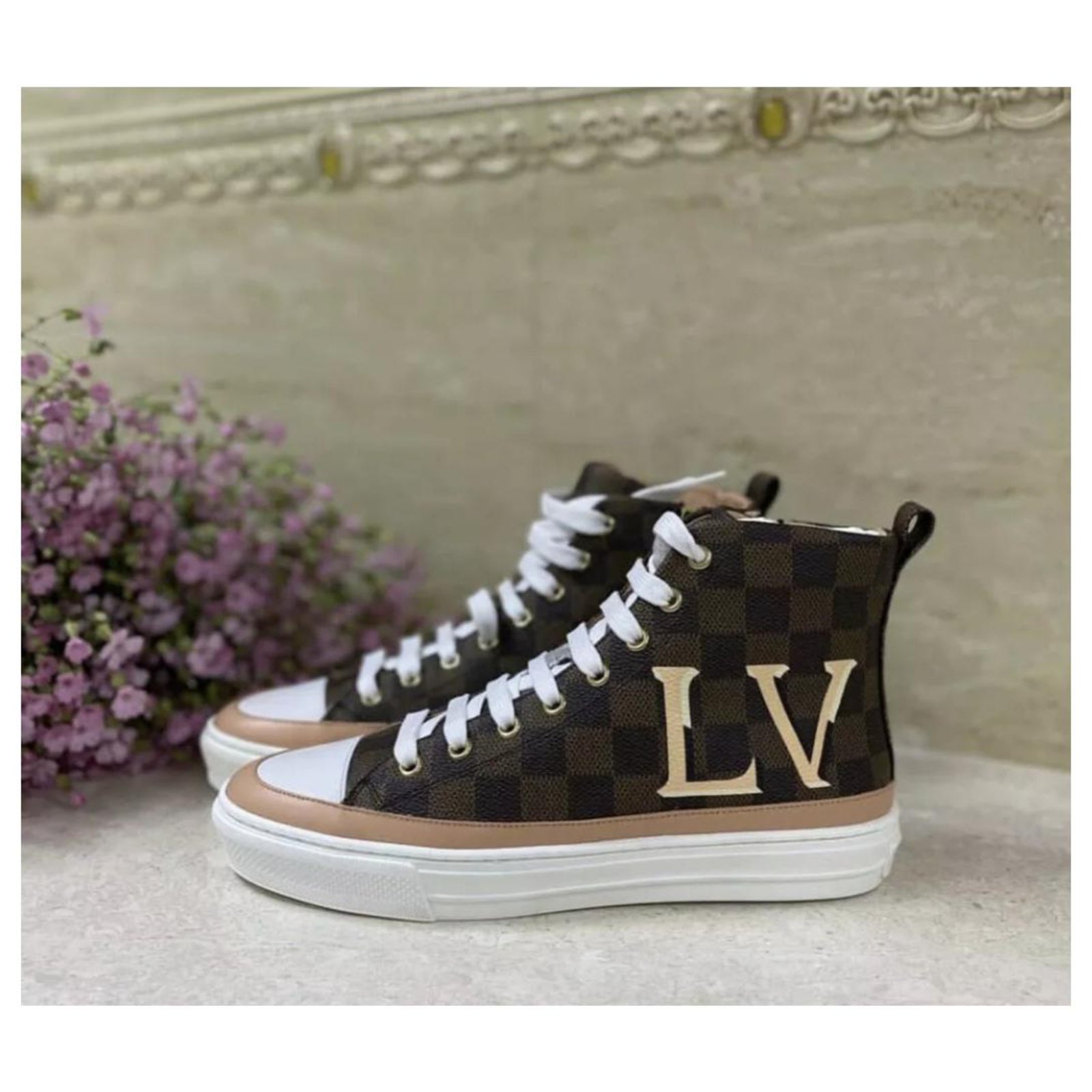 NWOB Louis Vuitton Monogram High Top Sneakers Sz. 38,5 Multiple colors  ref.202387 - Joli Closet