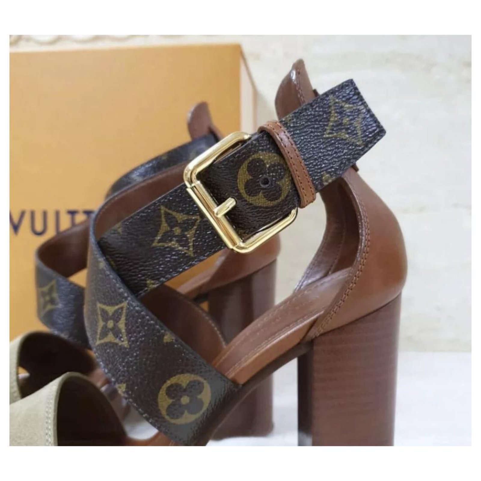 Louis Vuitton Foal checkered sandals, 37,5 IT. Multiple colors Leather  ref.185068 - Joli Closet
