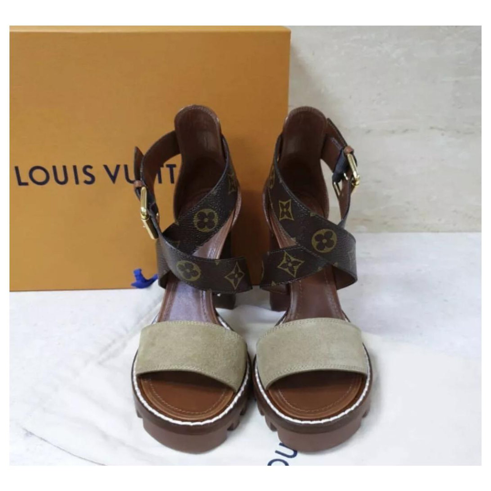 Louis Vuitton De las mujeres 39 Sandalias de tiras Citizen con monograma  blanco Tacones ref.520463 - Joli Closet