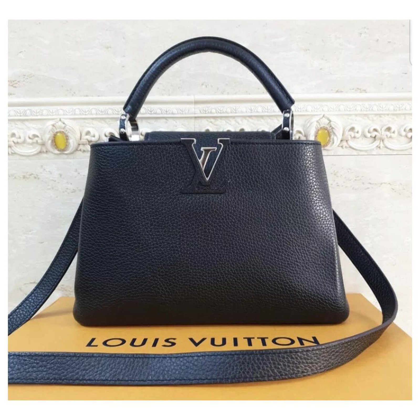 LOUIS VUITTON Black Leather Capucines BB Shoulder Bag ref.204272 - Joli  Closet