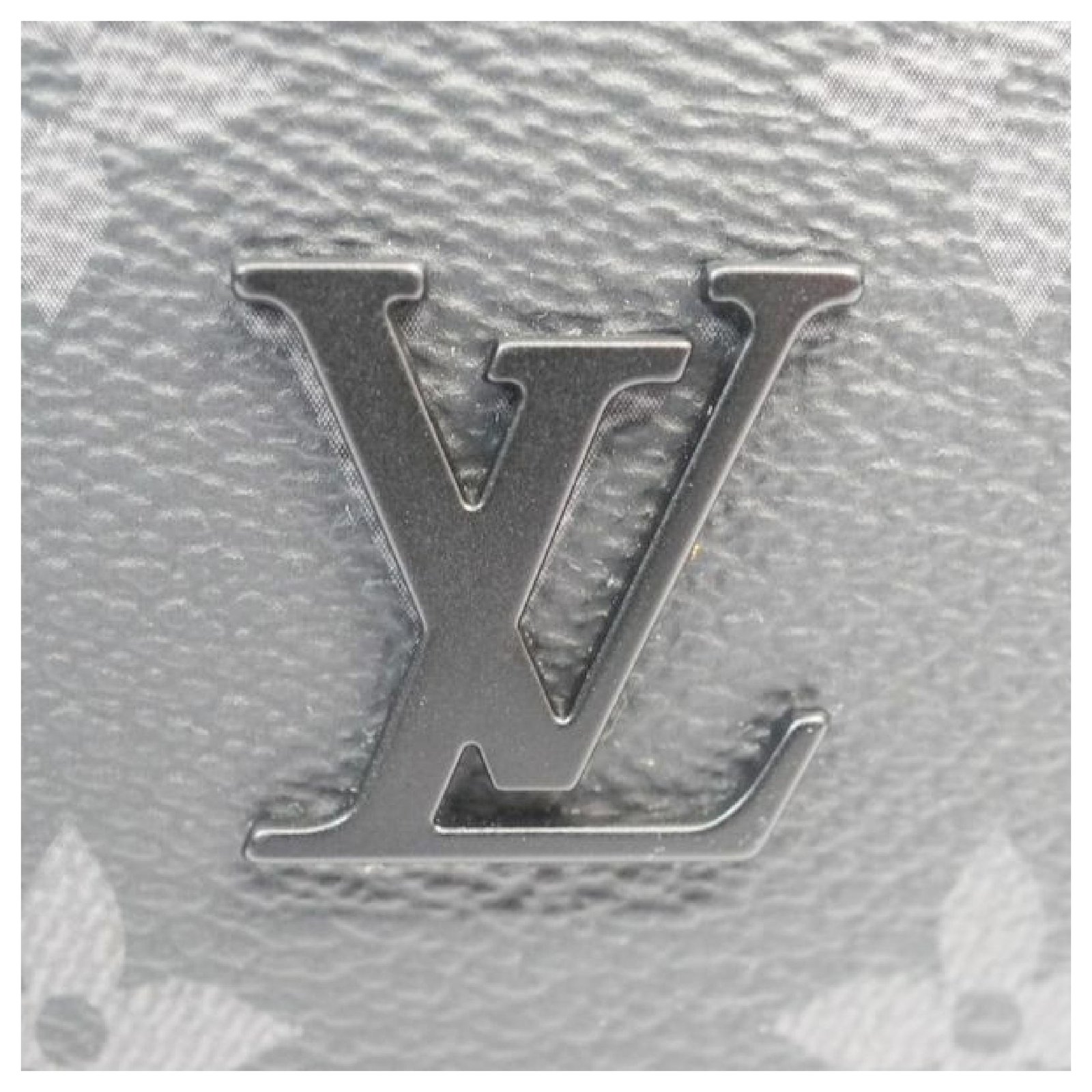 Louis Vuitton LV District PM new model Grey ref.616375 - Joli Closet