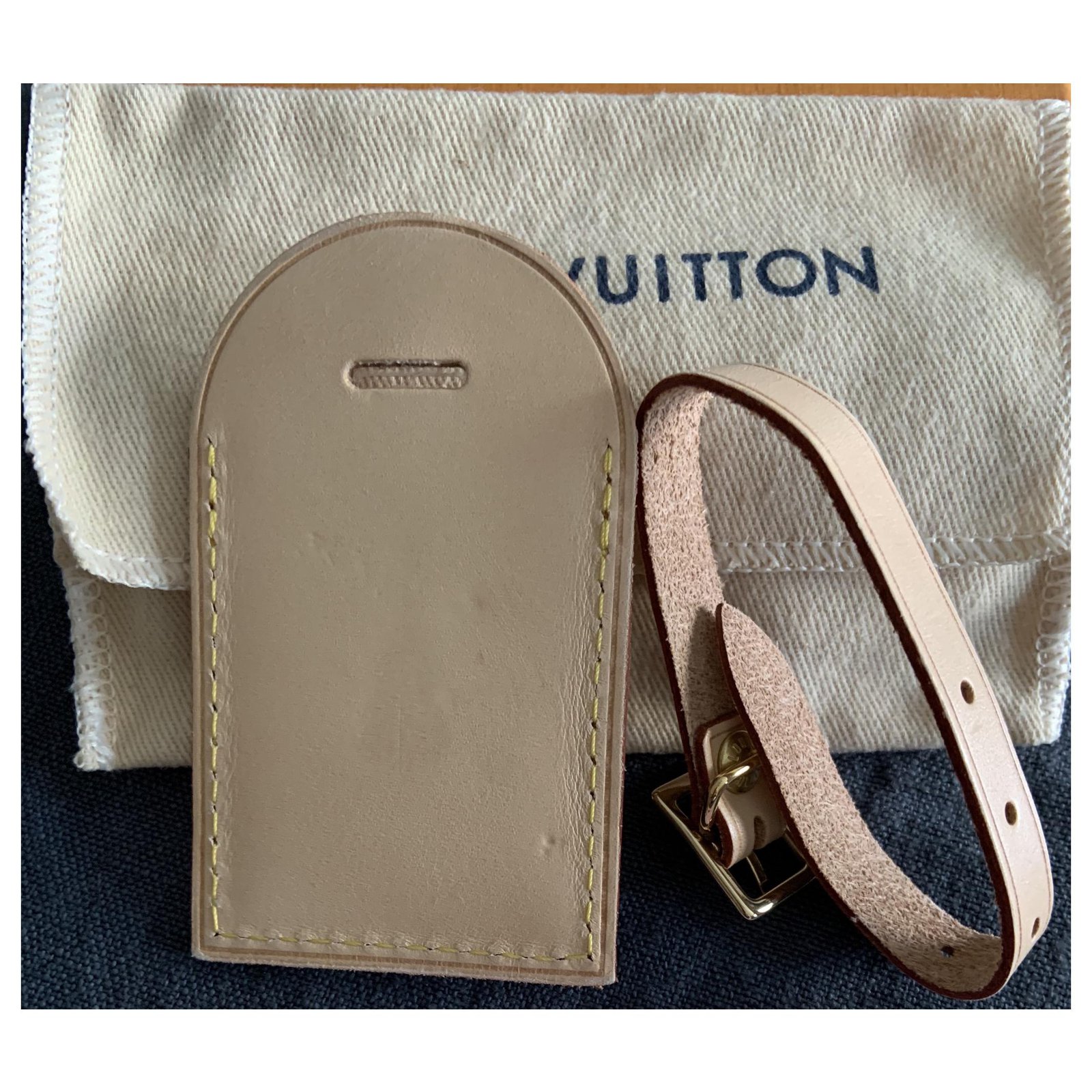Louis Vuitton Large size vacchetta luggage tag hot stamped Paris sun  Leather ref.123842 - Joli Closet