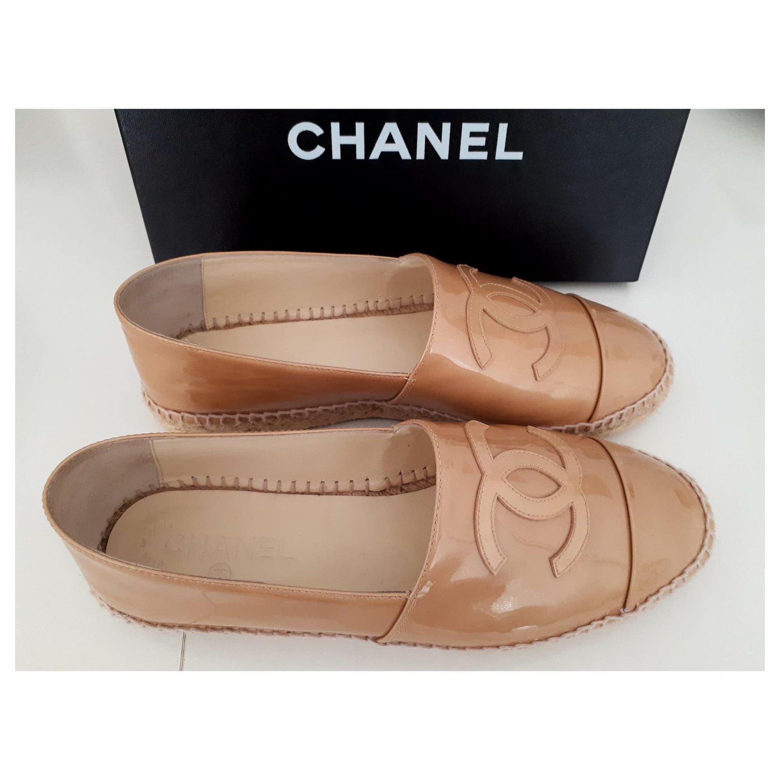CHANEL　ミュール New Chanel Espadrilles Beige Patent leather ref.209378