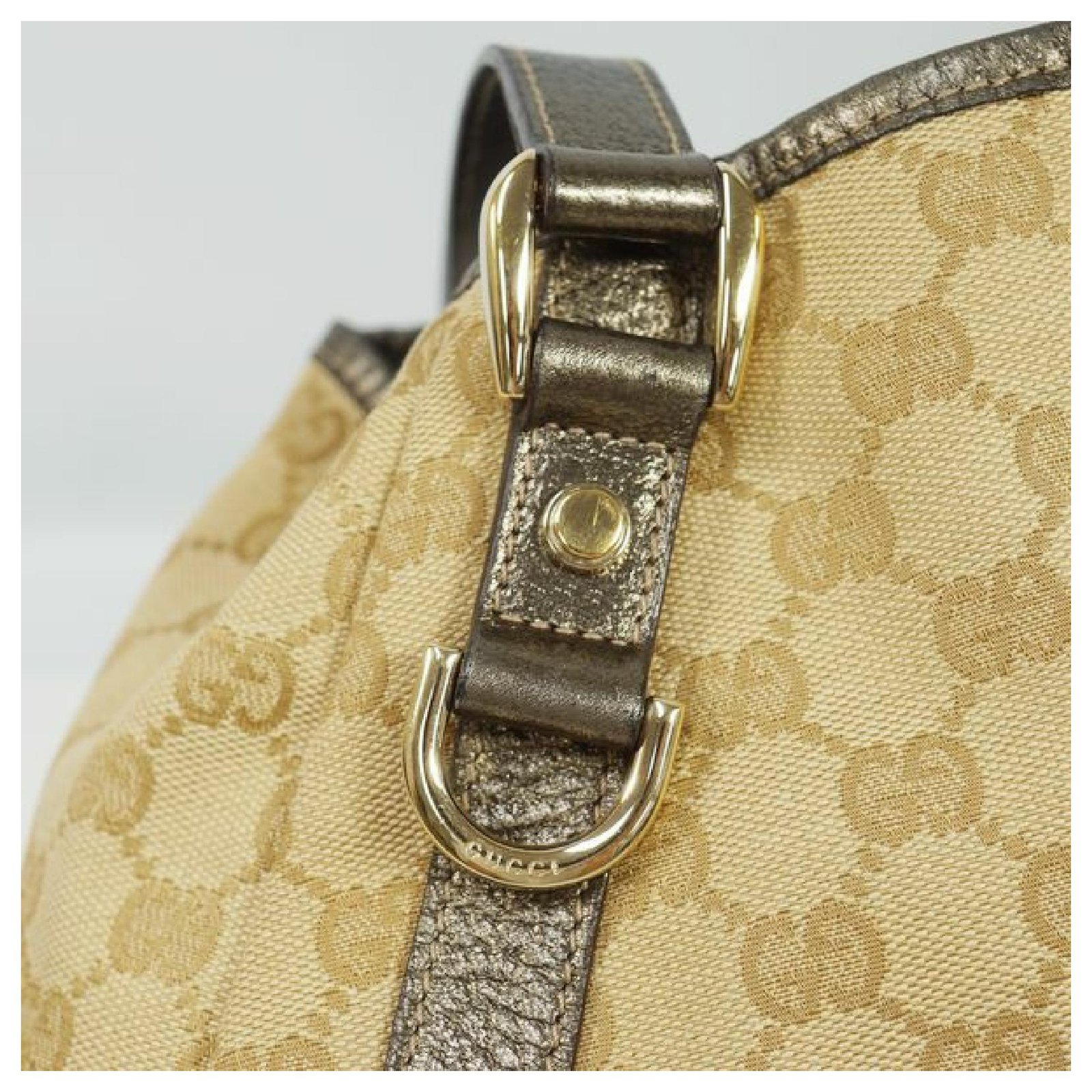 Gucci // Beige Leather Chain Shoulder Bag – VSP Consignment