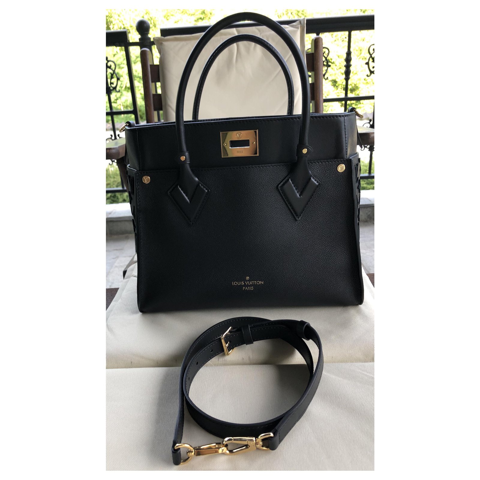 Louis Vuitton LV On My side MM tote bag Cognac Leather ref.649879 - Joli  Closet