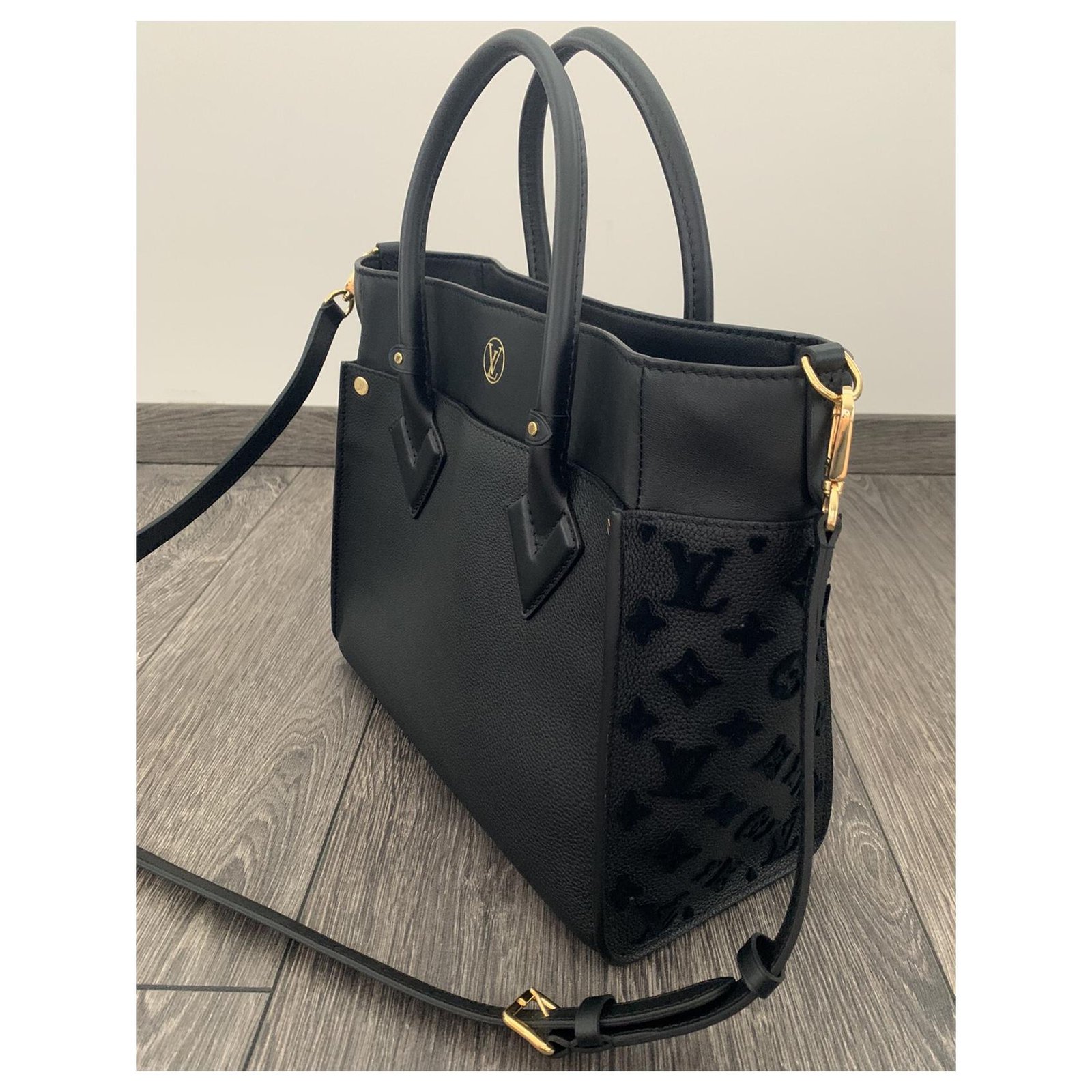 Louis Vuitton LV On My side PM tote Black Leather ref.278493