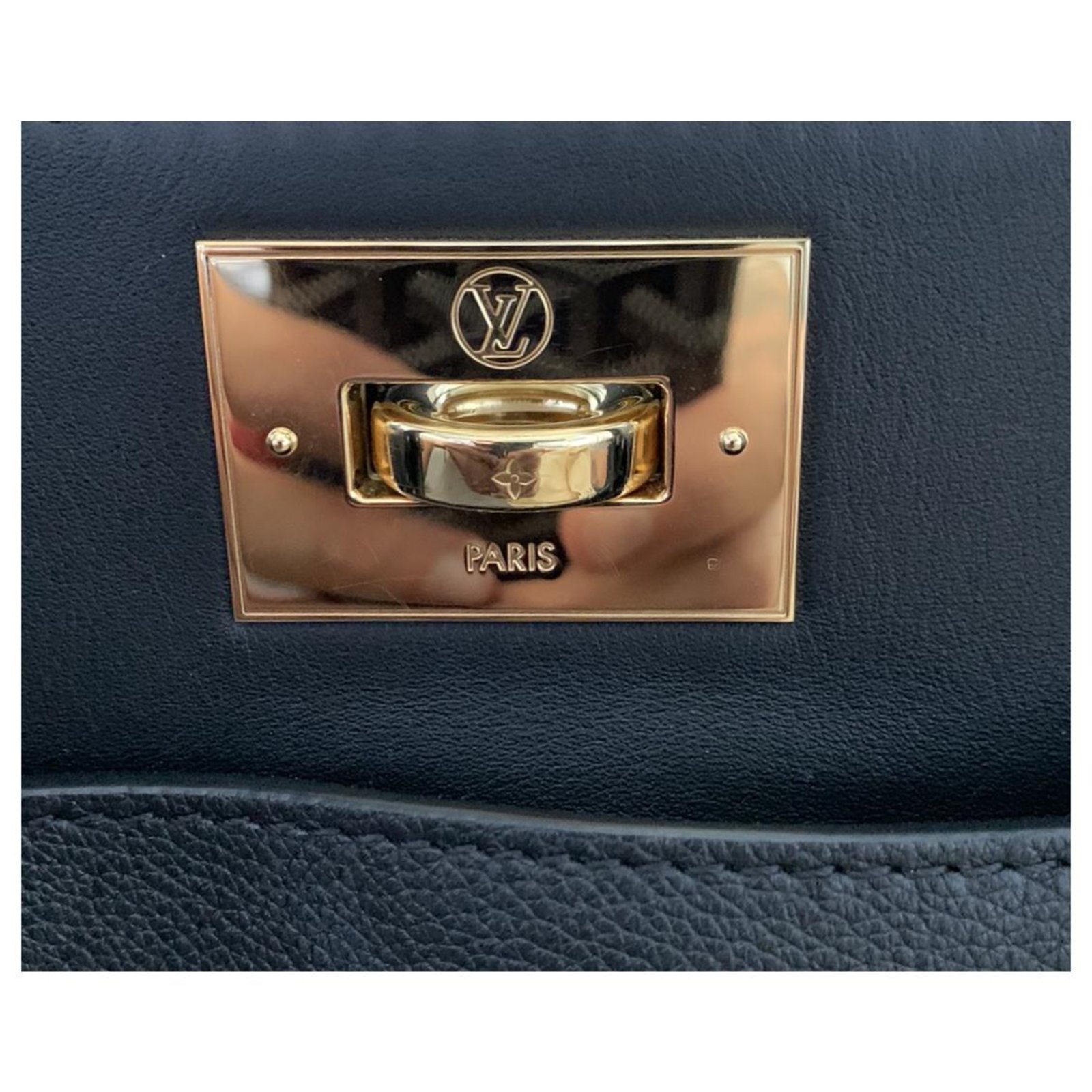 Louis Vuitton ON MY SIDE MM Black Leather ref.427203 - Joli Closet