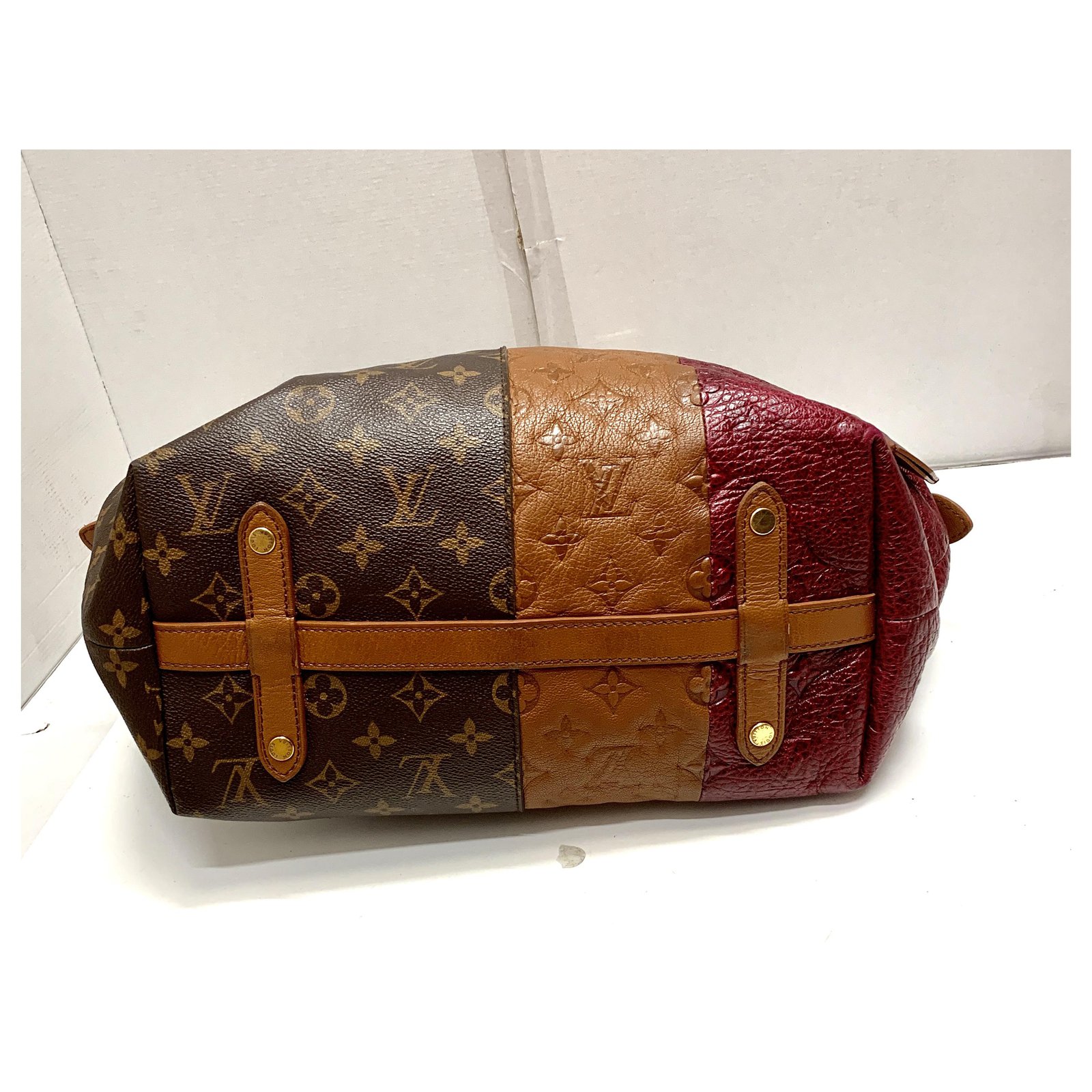 Louis Vuitton Brown Transsiberian Goat Hair Clochette Lock and Keys Set  Leather ref.543843 - Joli Closet