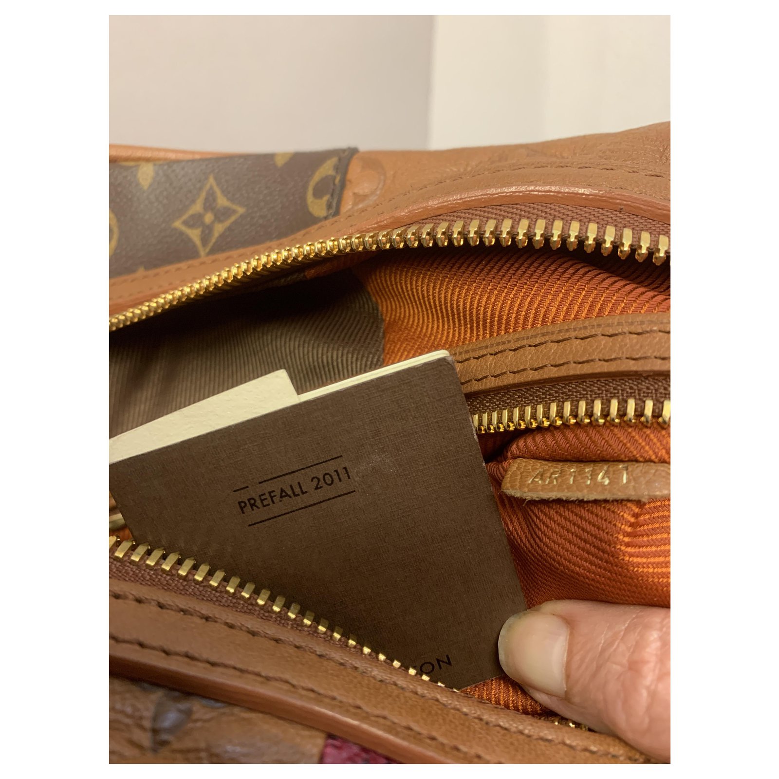 Louis Vuitton Accessory Brown Leather ref.1004370 - Joli Closet