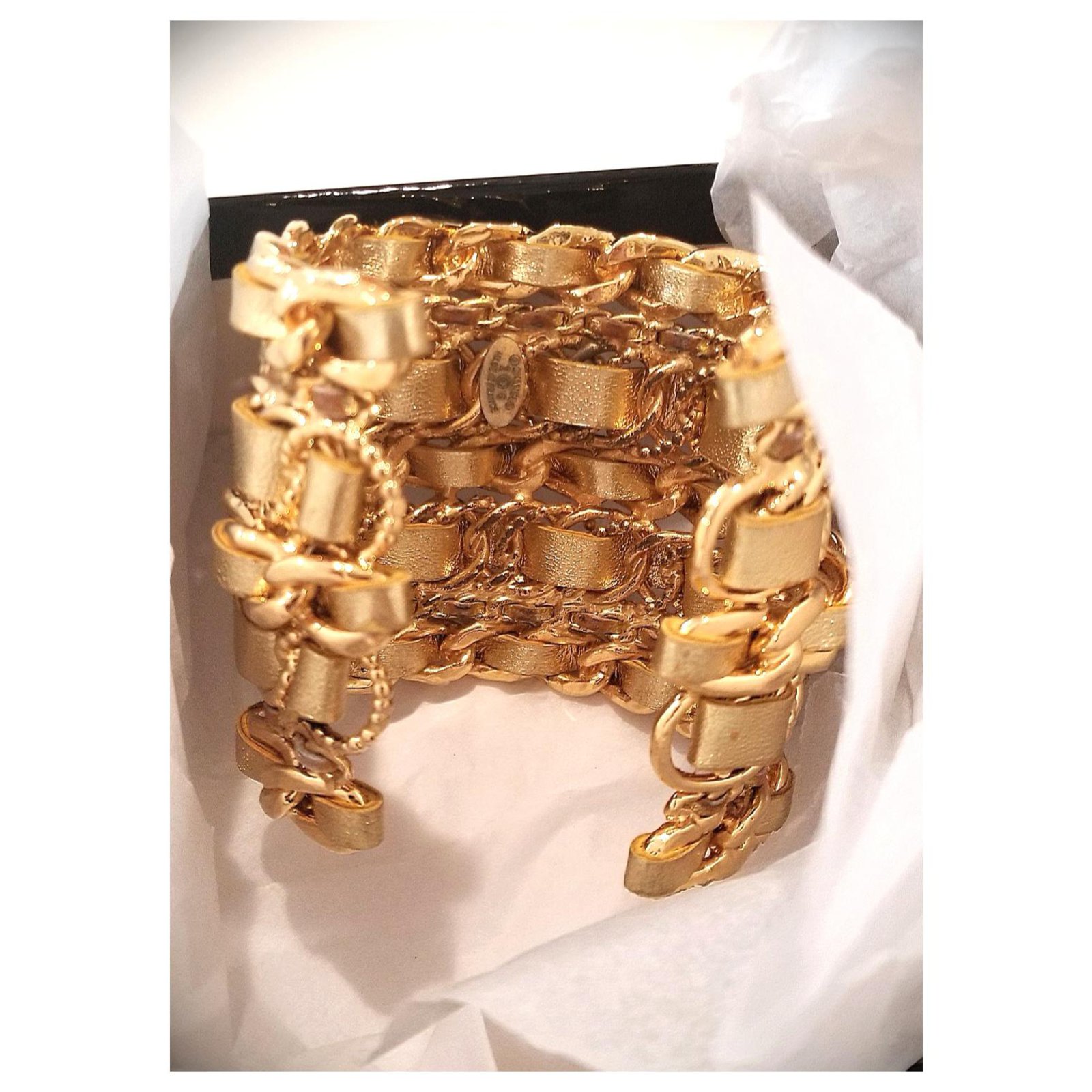 Bracelet manchette Chanel Gold Vintage Cuir Métal Doré ref.213163 - Joli  Closet