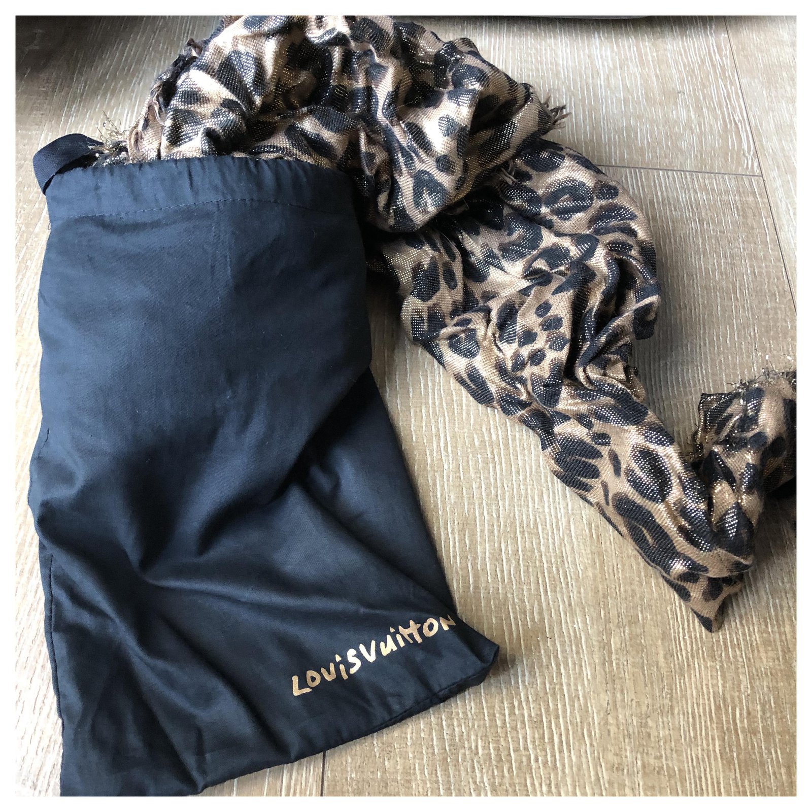 Louis Vuitton Stole Leopard Disco Gold by Stephen Sprouse - limited  edition! Brown Golden Fuschia Silk Cashmere ref.213747 - Joli Closet