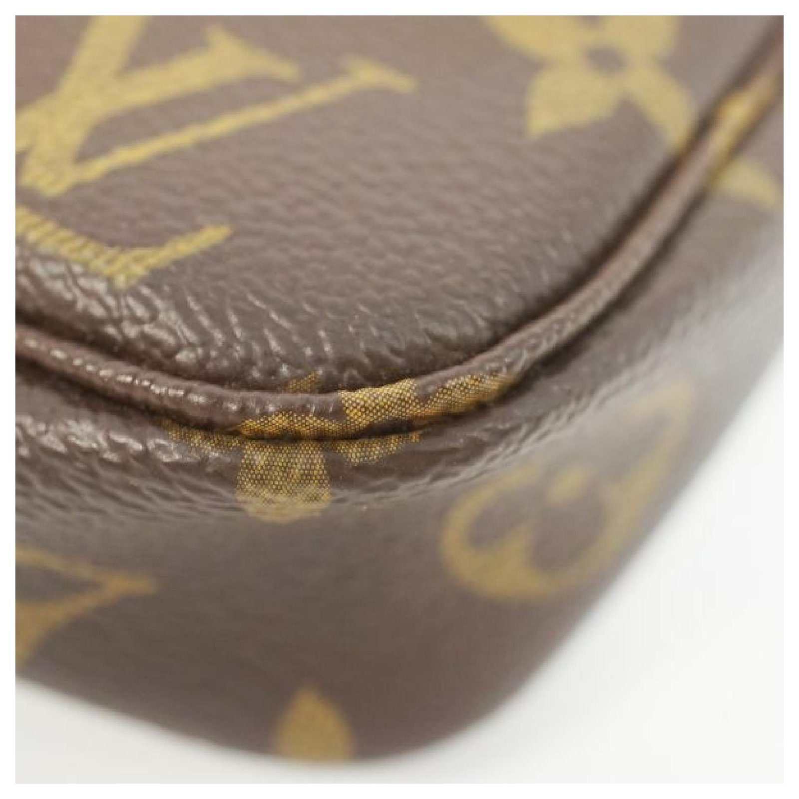 LV M40712 POCHETTE ACCESSOIRES