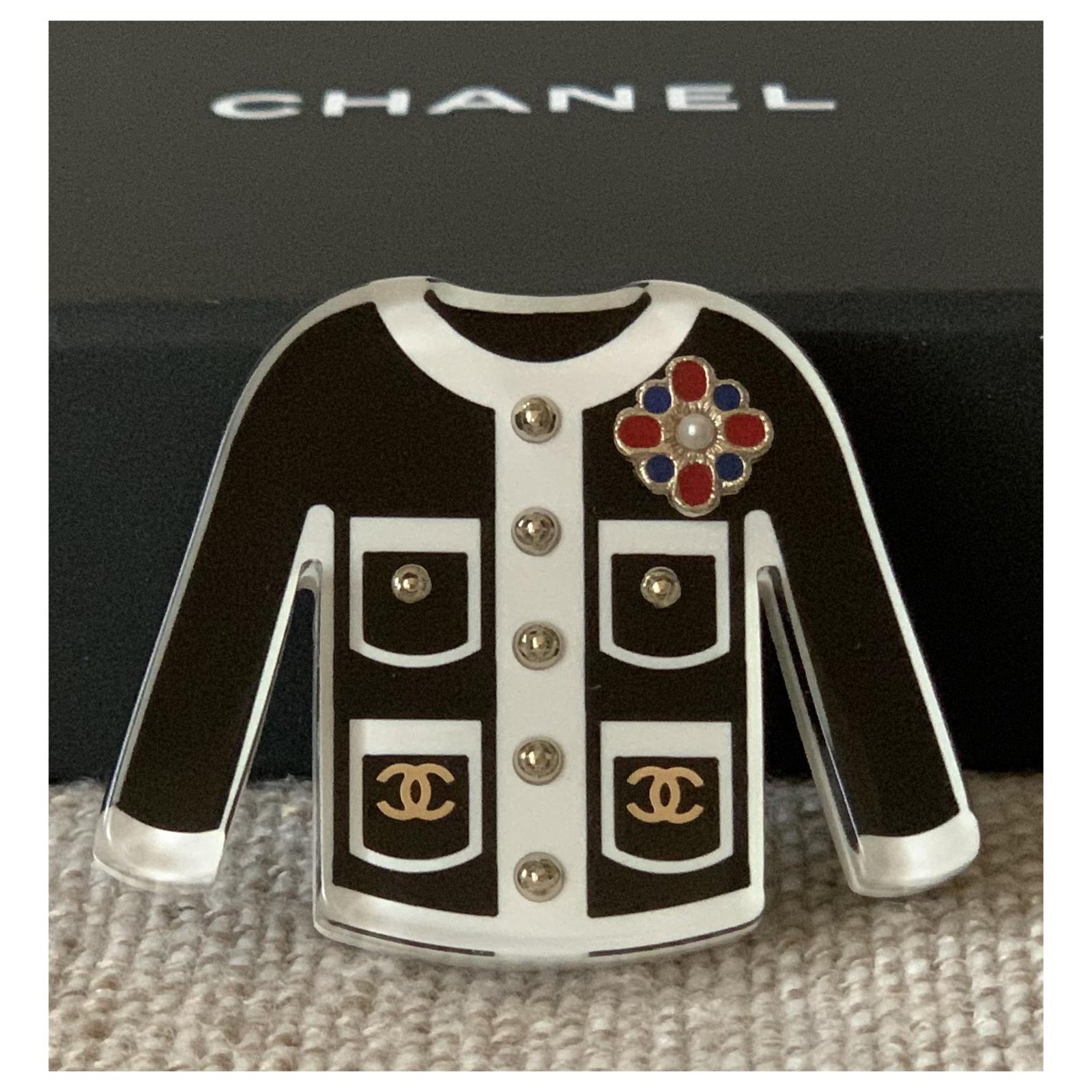 Chanel Black CC Resin Brooch – The Closet