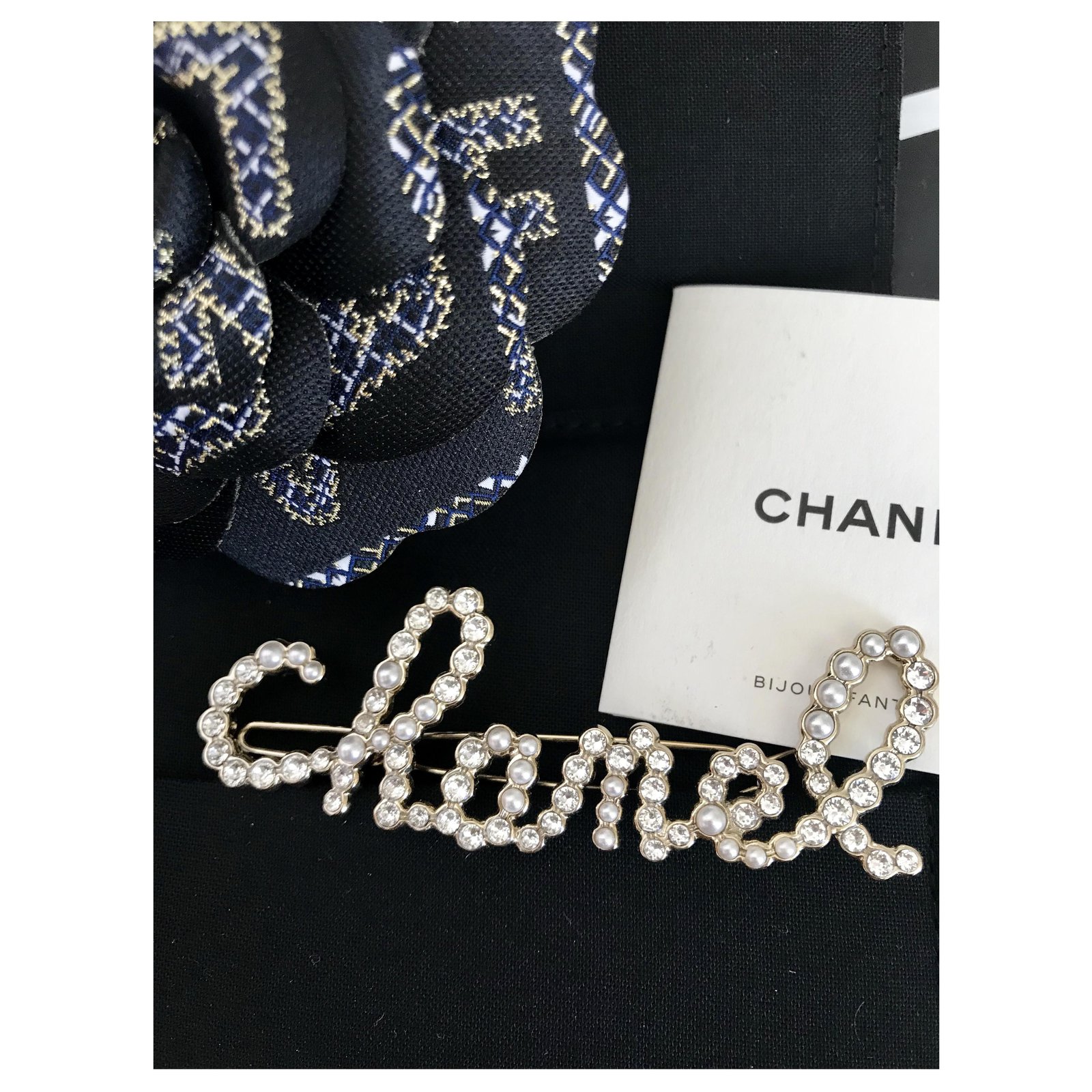 Hair clip Chanel script Silver hardware Metal ref.215695 Joli Closet