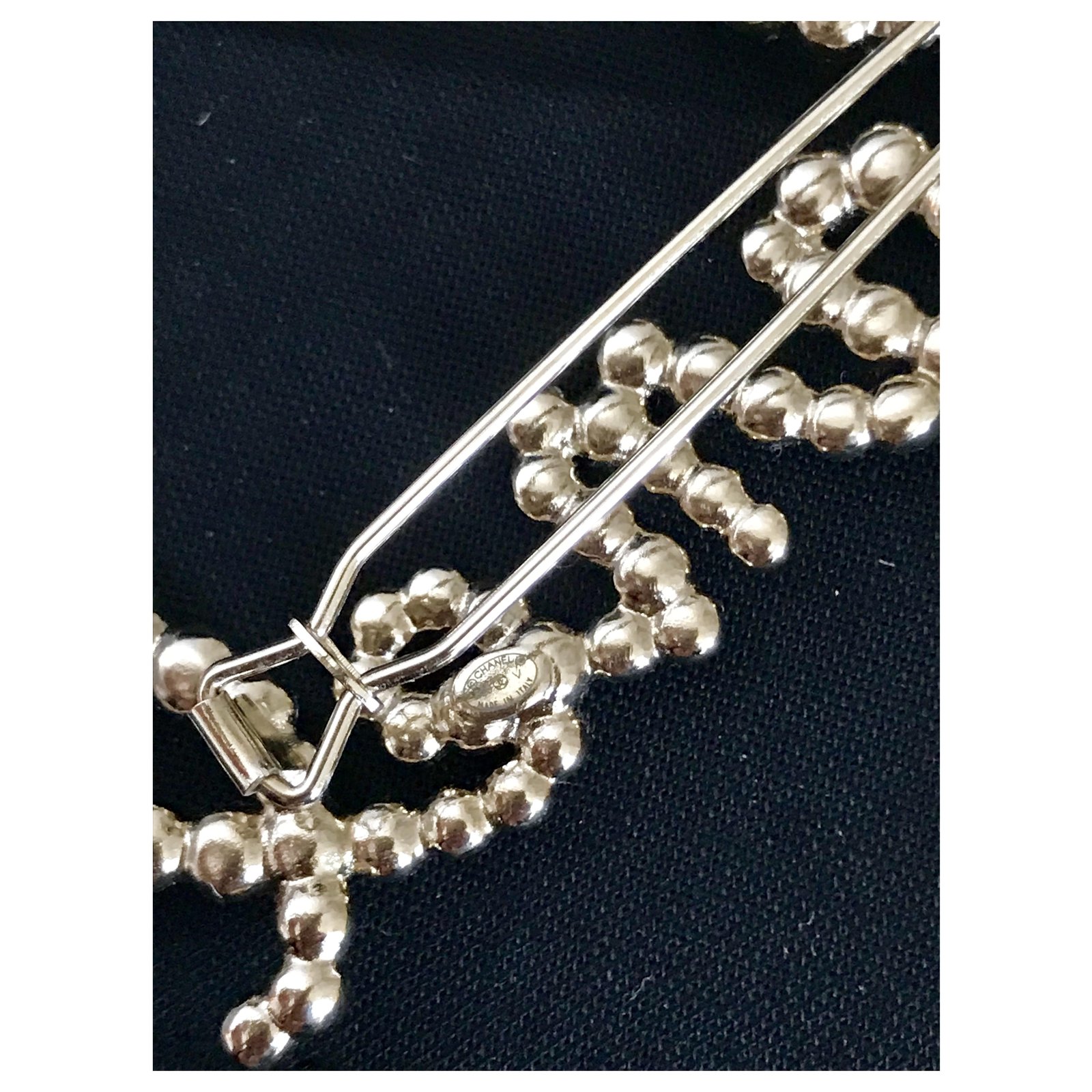 Hair clip Chanel script Silver hardware Metal ref.215695 - Joli Closet