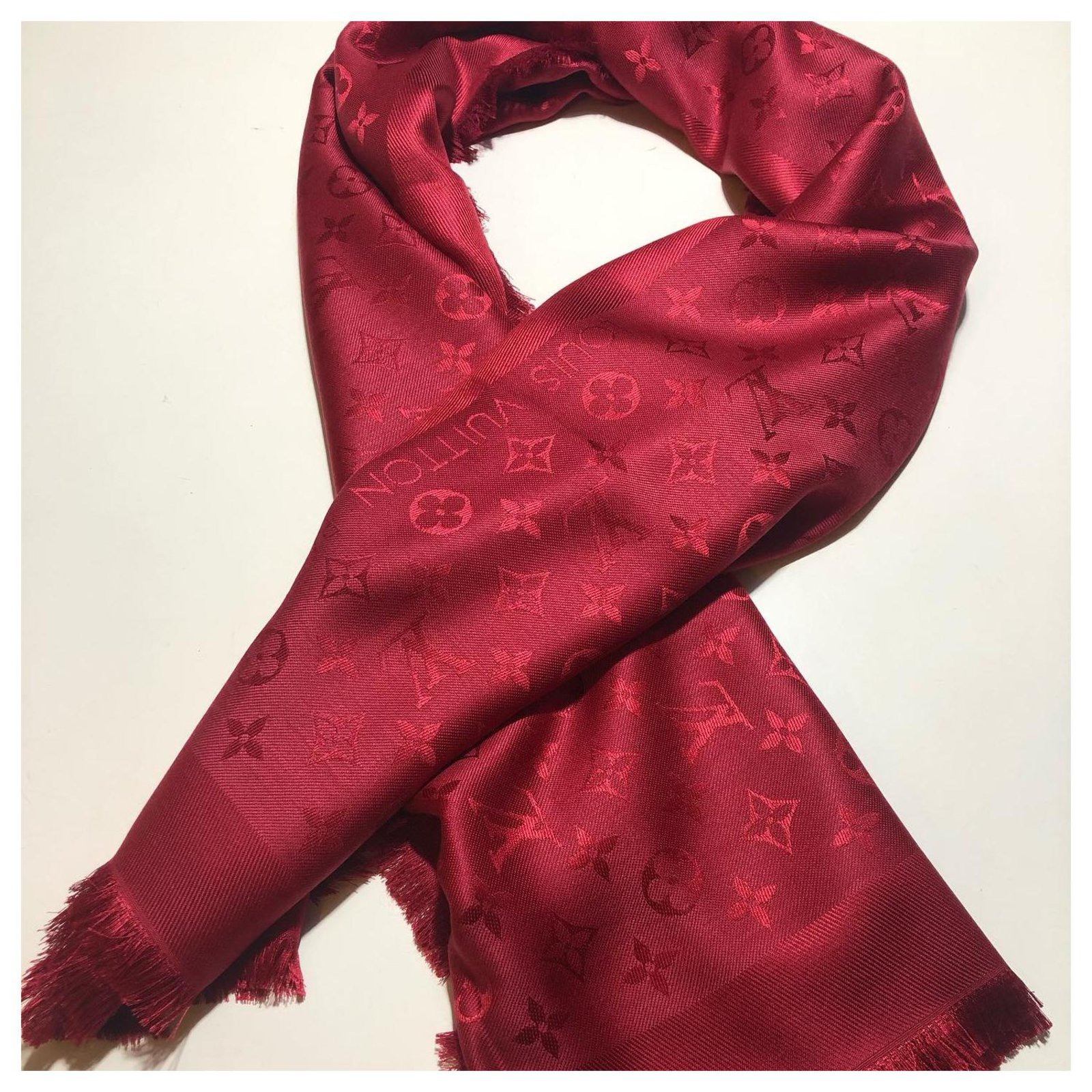 Louis Vuitton red monogram shawl Silk Wool ref.217301 - Joli Closet