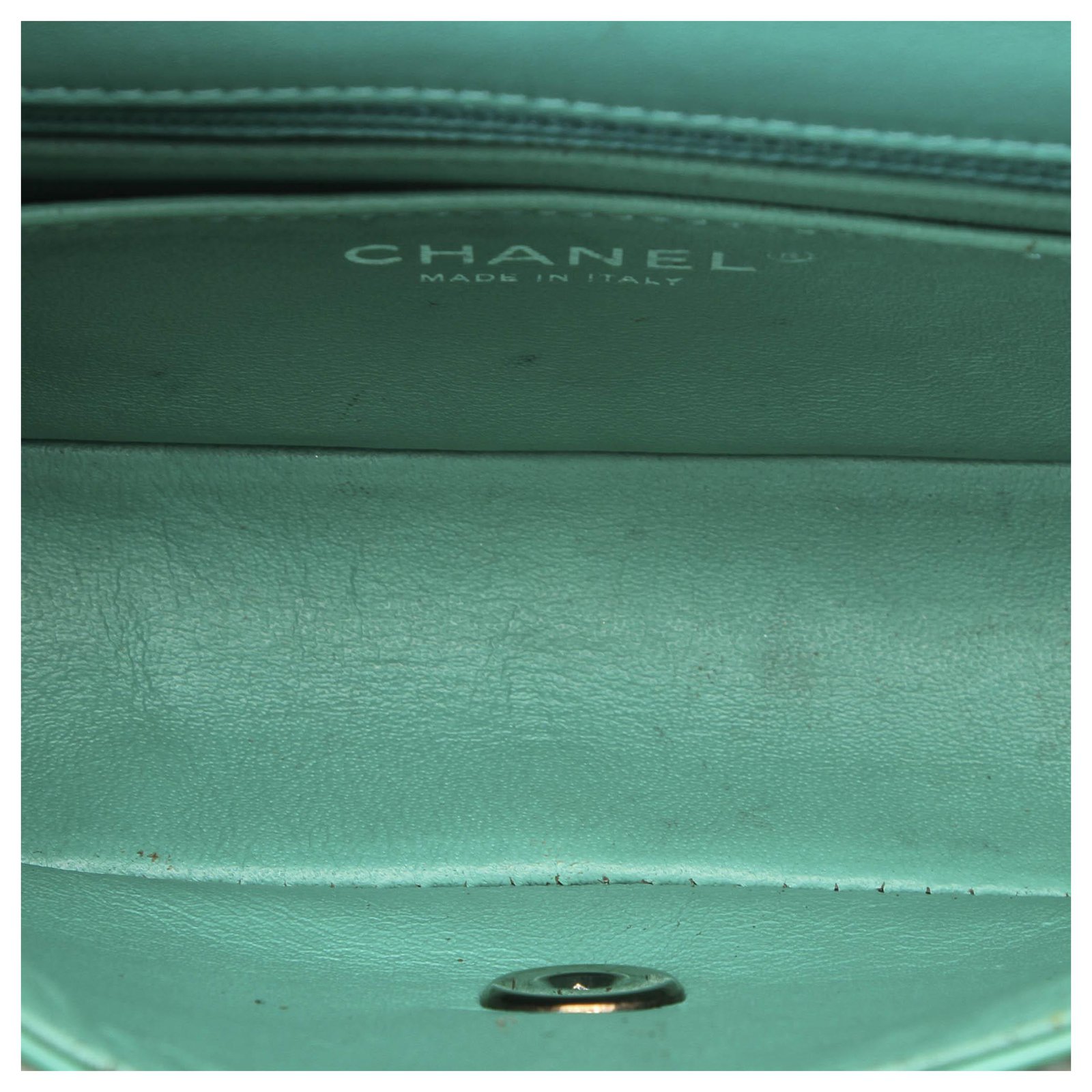 Leather mini bag Chanel Green in Leather - 28565673