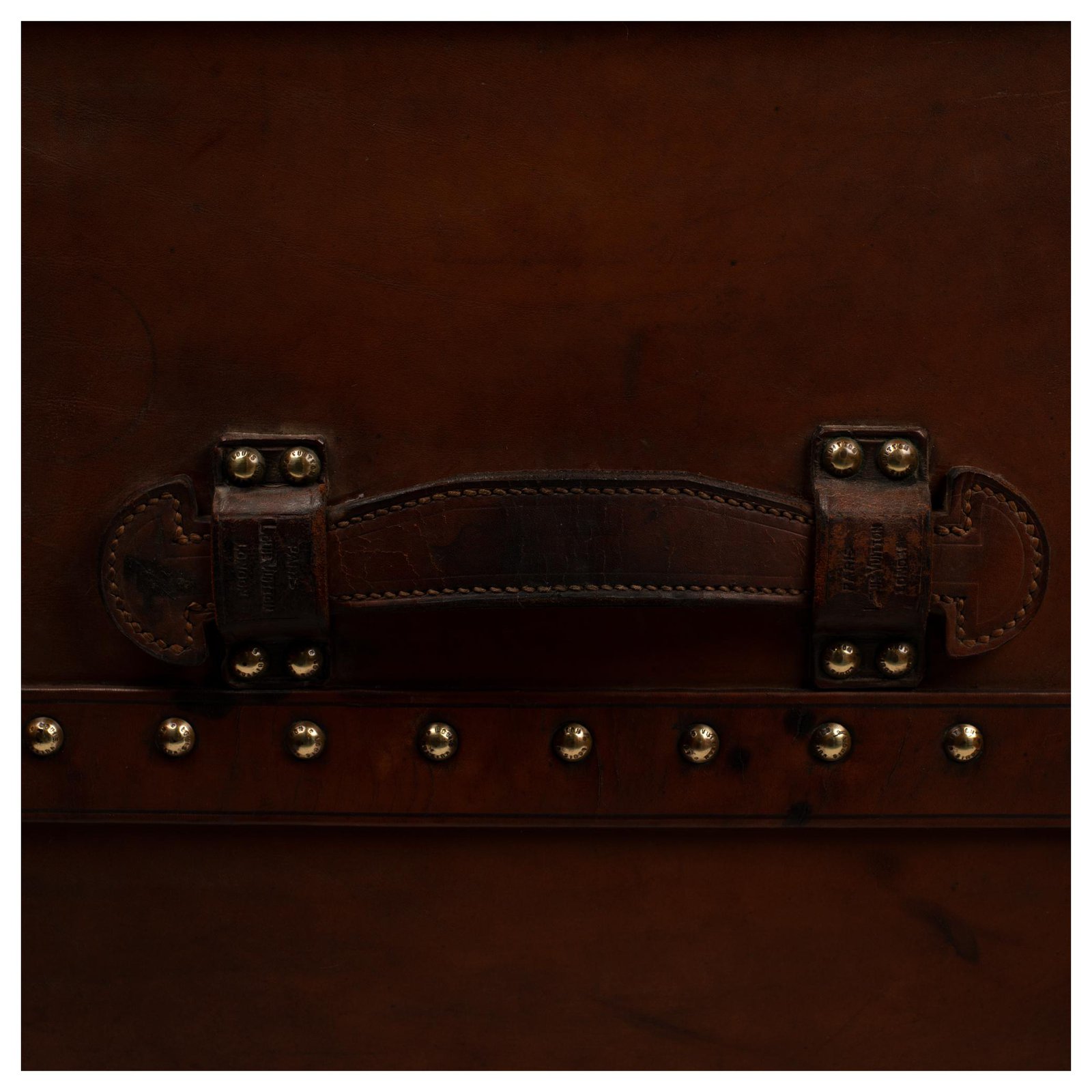 Rare vintage Louis Vuitton wardrobe in cowhide, Brass jewelery Brown  Leather Wood ref.217442 - Joli Closet