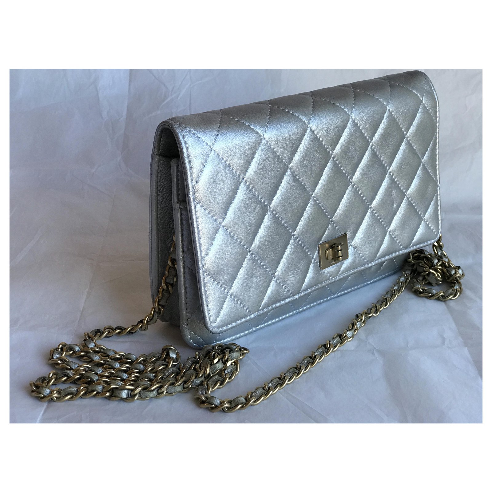 Chanel WOC Wallet on Chain Mini Bag Silvery Metallic Leather ref.217724 -  Joli Closet