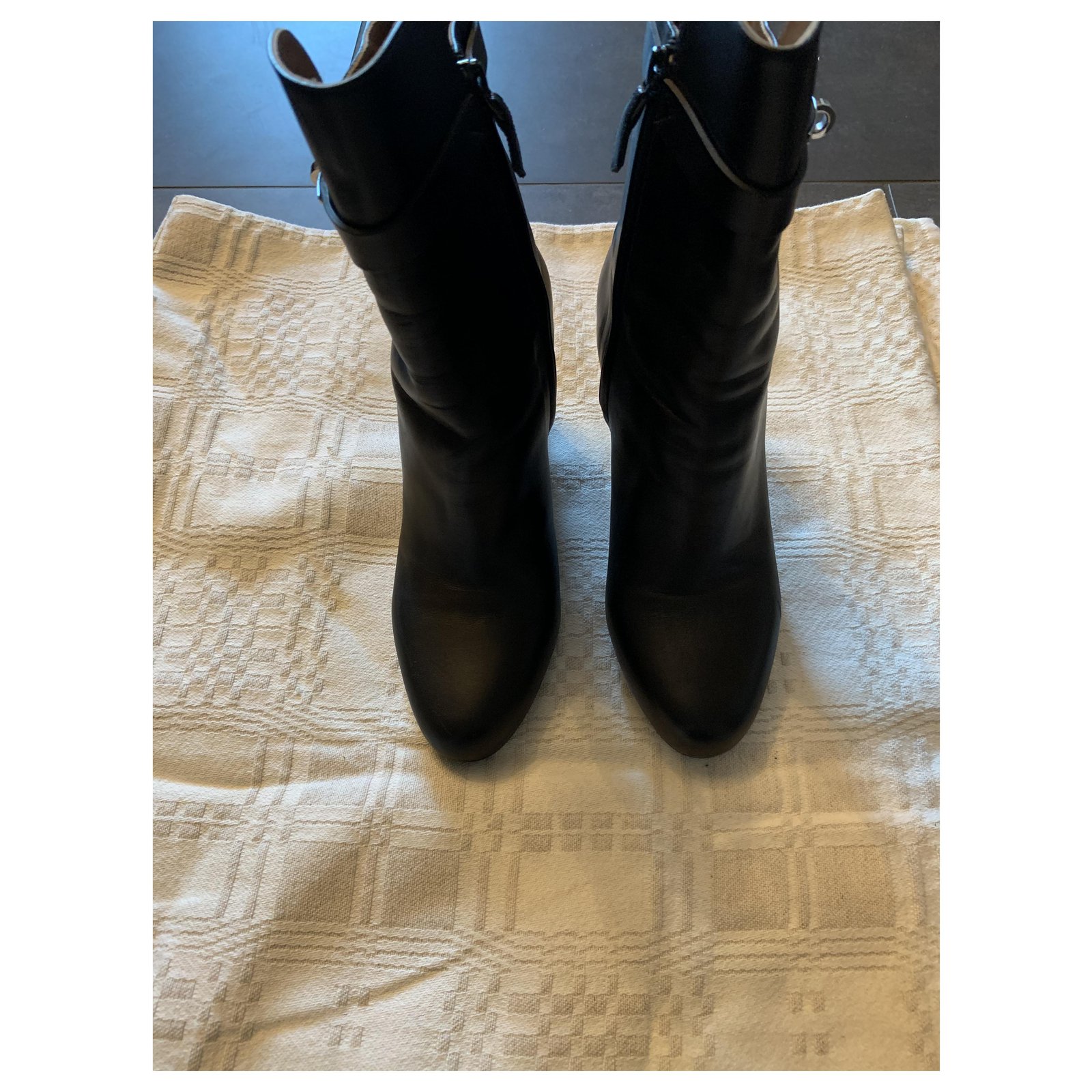 Hermès Joueuse ankle boots, size 38 IT Black Leather ref.218125 - Joli ...