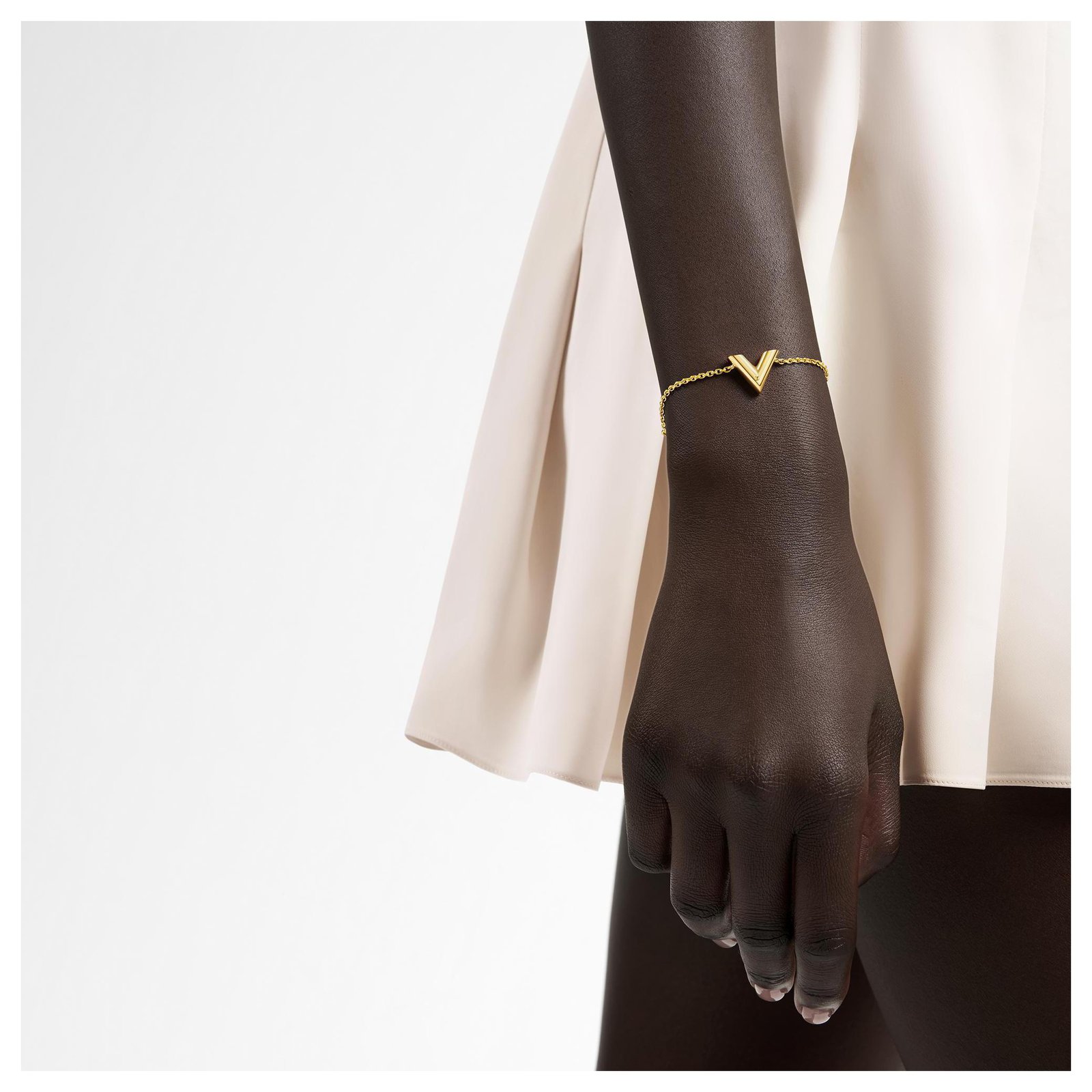 Louis Vuitton ESSENTIAL V BRACELET vuitton Golden Metal ref.218171 - Joli  Closet