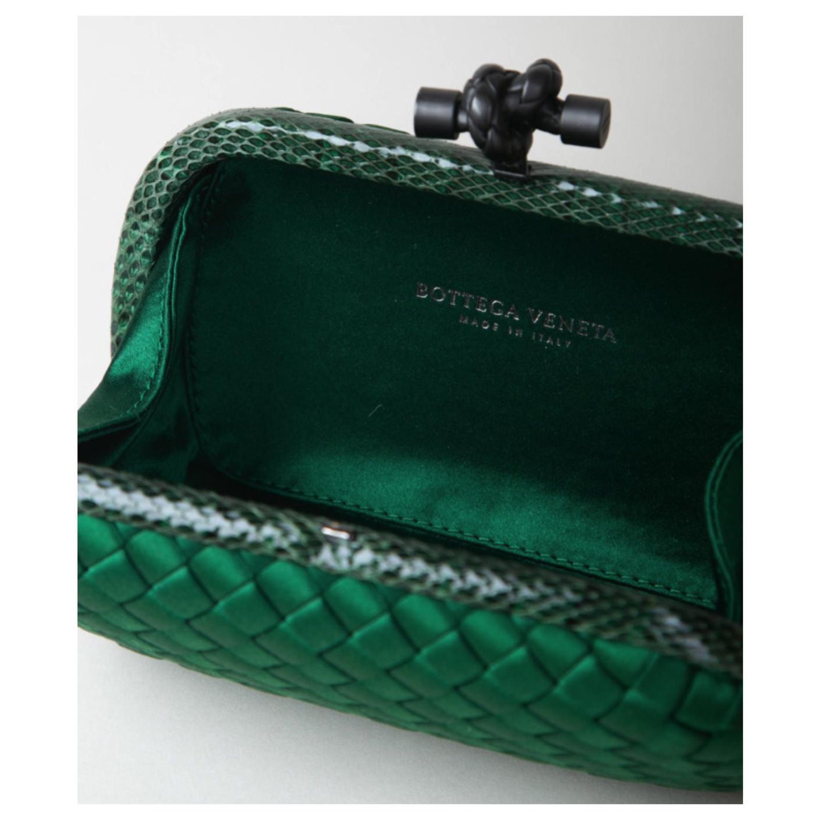 Bottega Veneta emerald Pochette Knot Green Silk ref.299487 - Joli