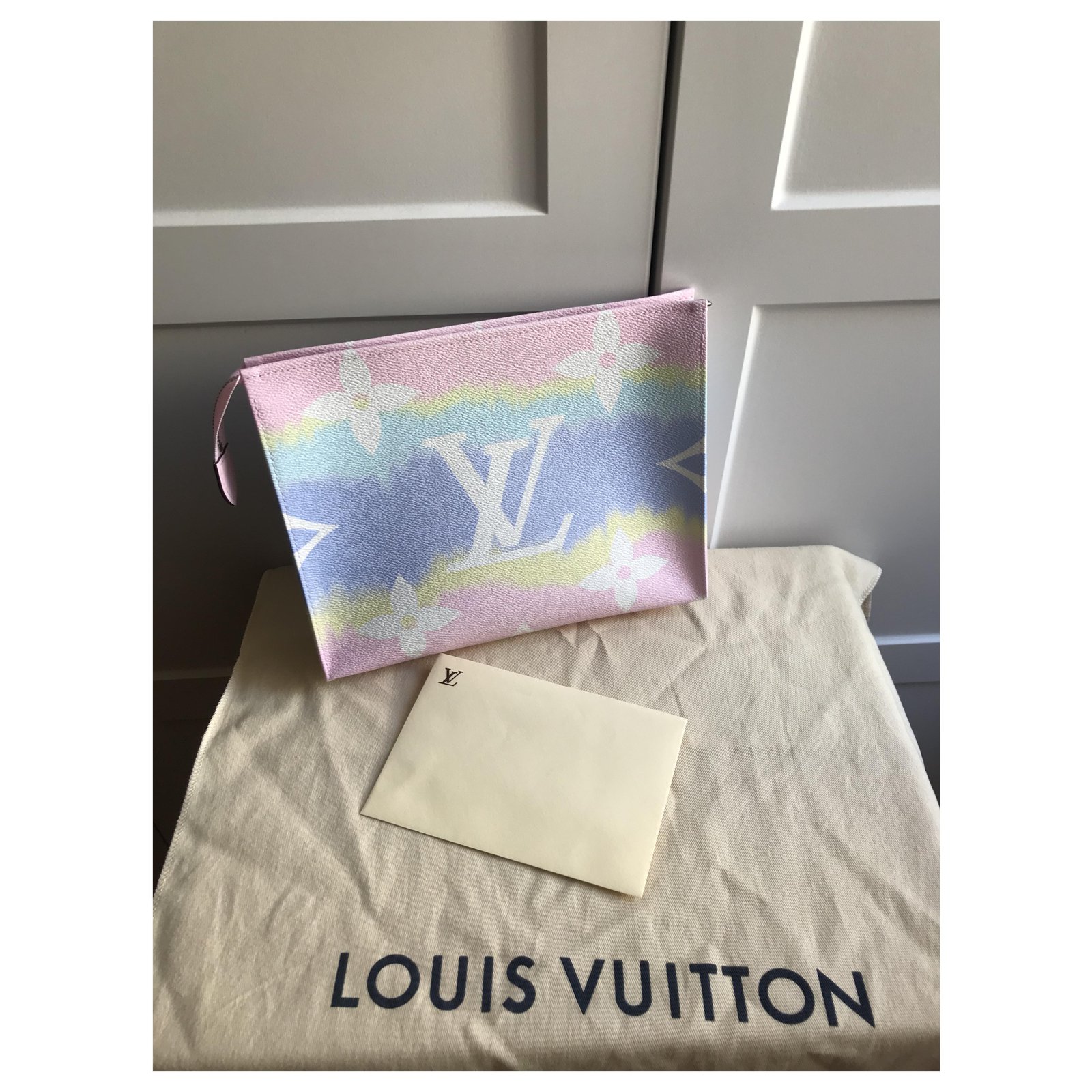 Pochettes Louis Vuitton PO 26 Cuir Rose ref.221257 - Joli Closet