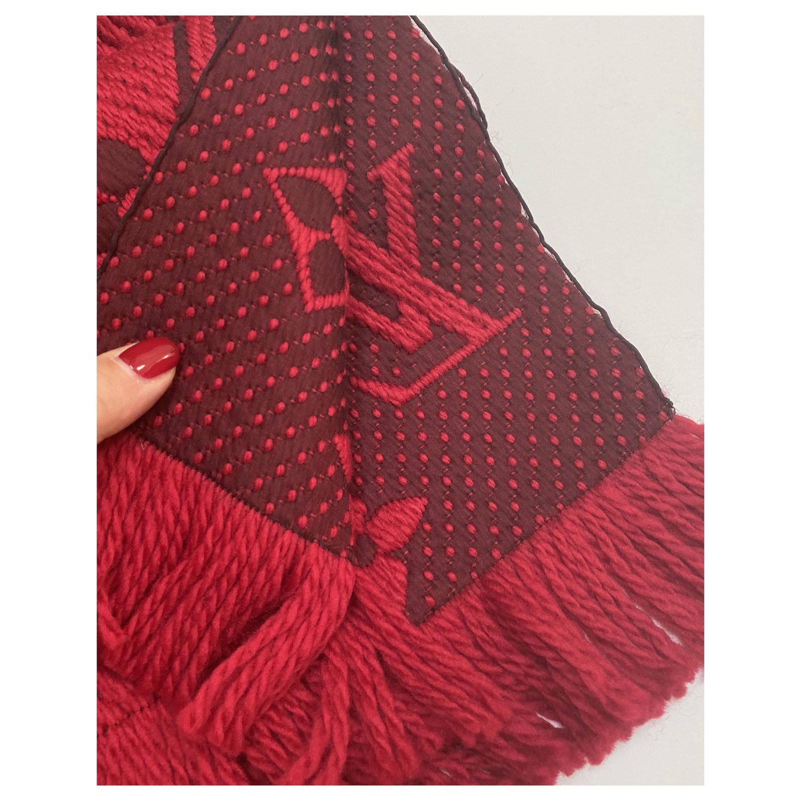 Louis Vuitton Logomania Scarf Ruby – STYLISHTOP