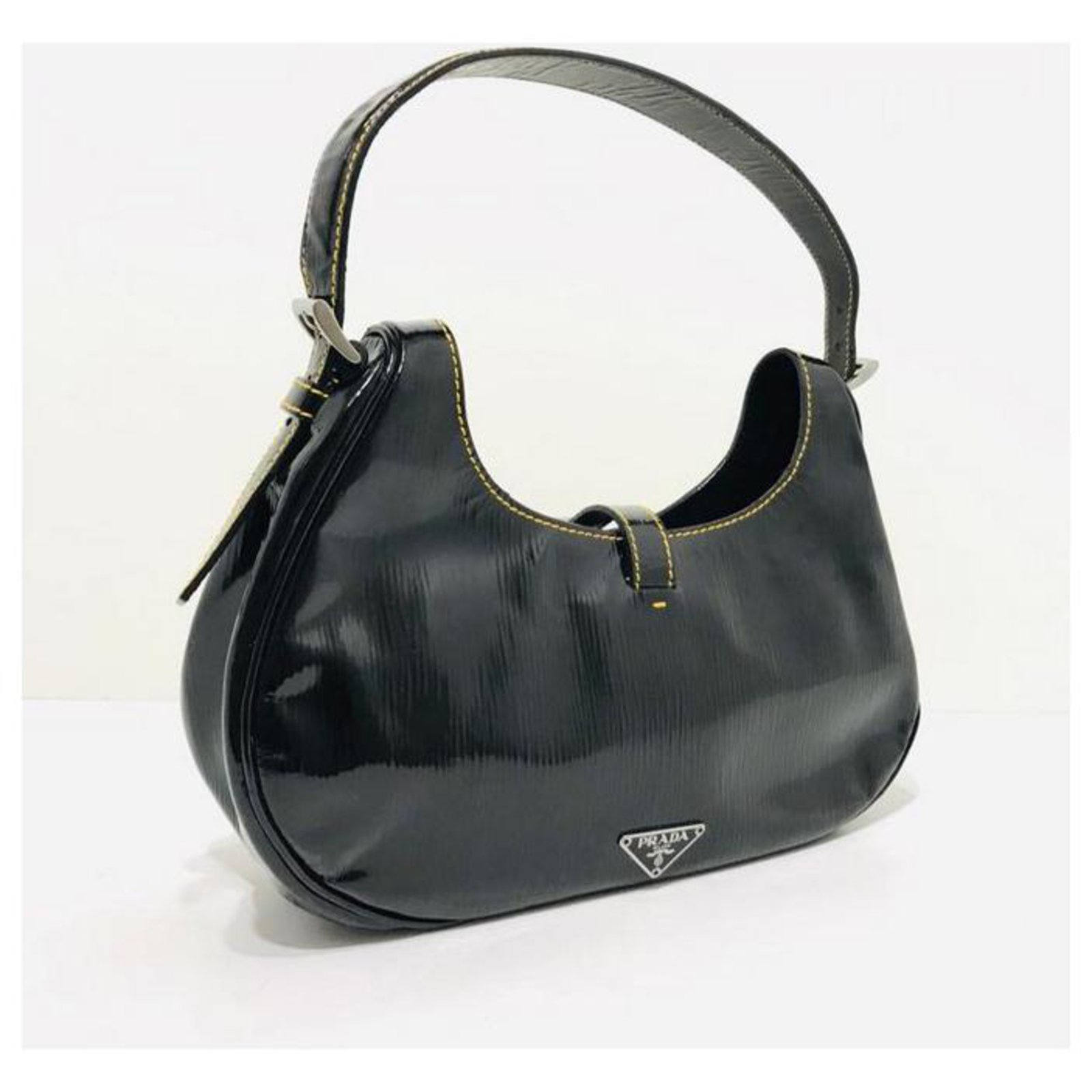 Superb authentic big Prada logo bag Black Leather Patent leather Nylon  ref.106690 - Joli Closet