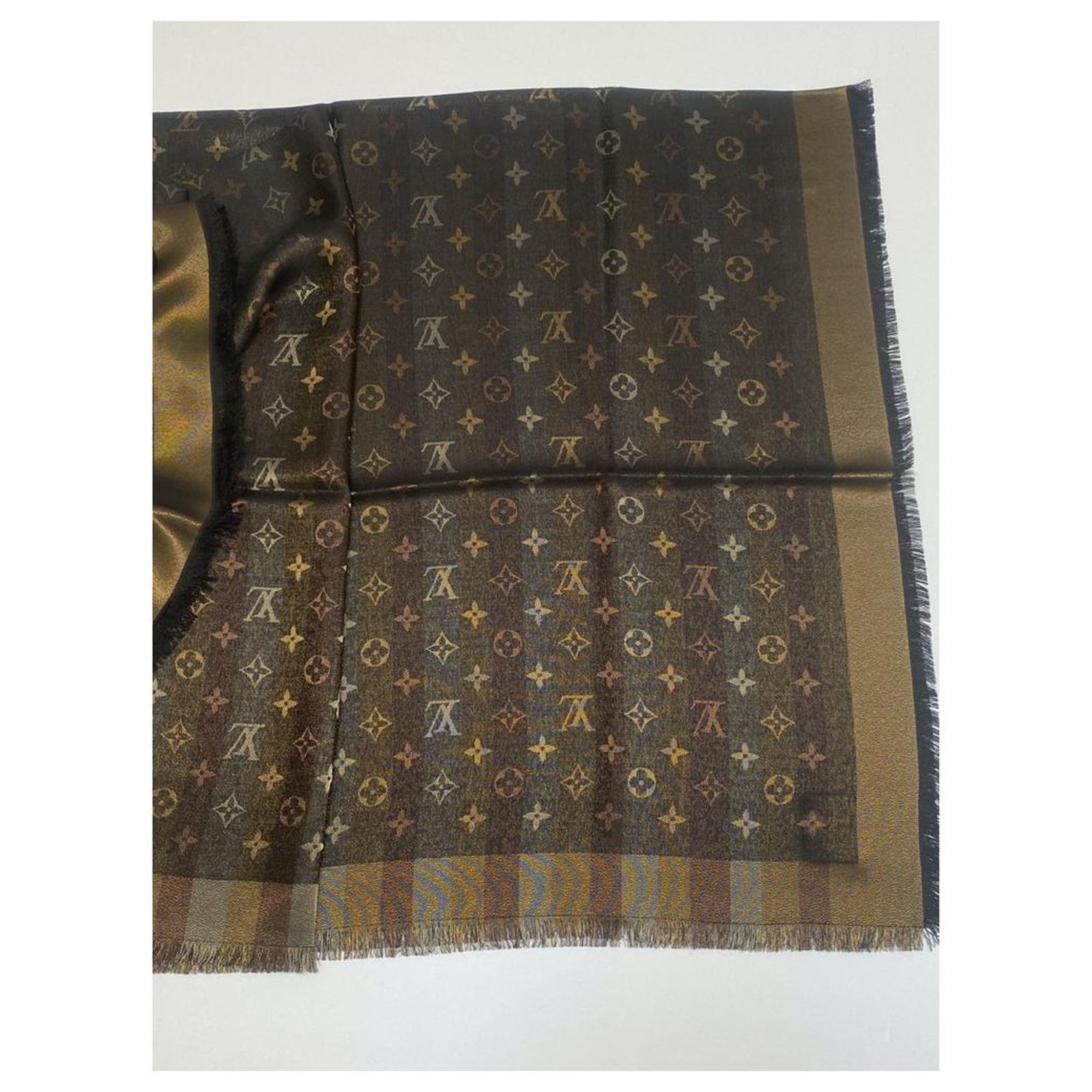 Louis Vuitton Cameo Shawl, Brown, One Size