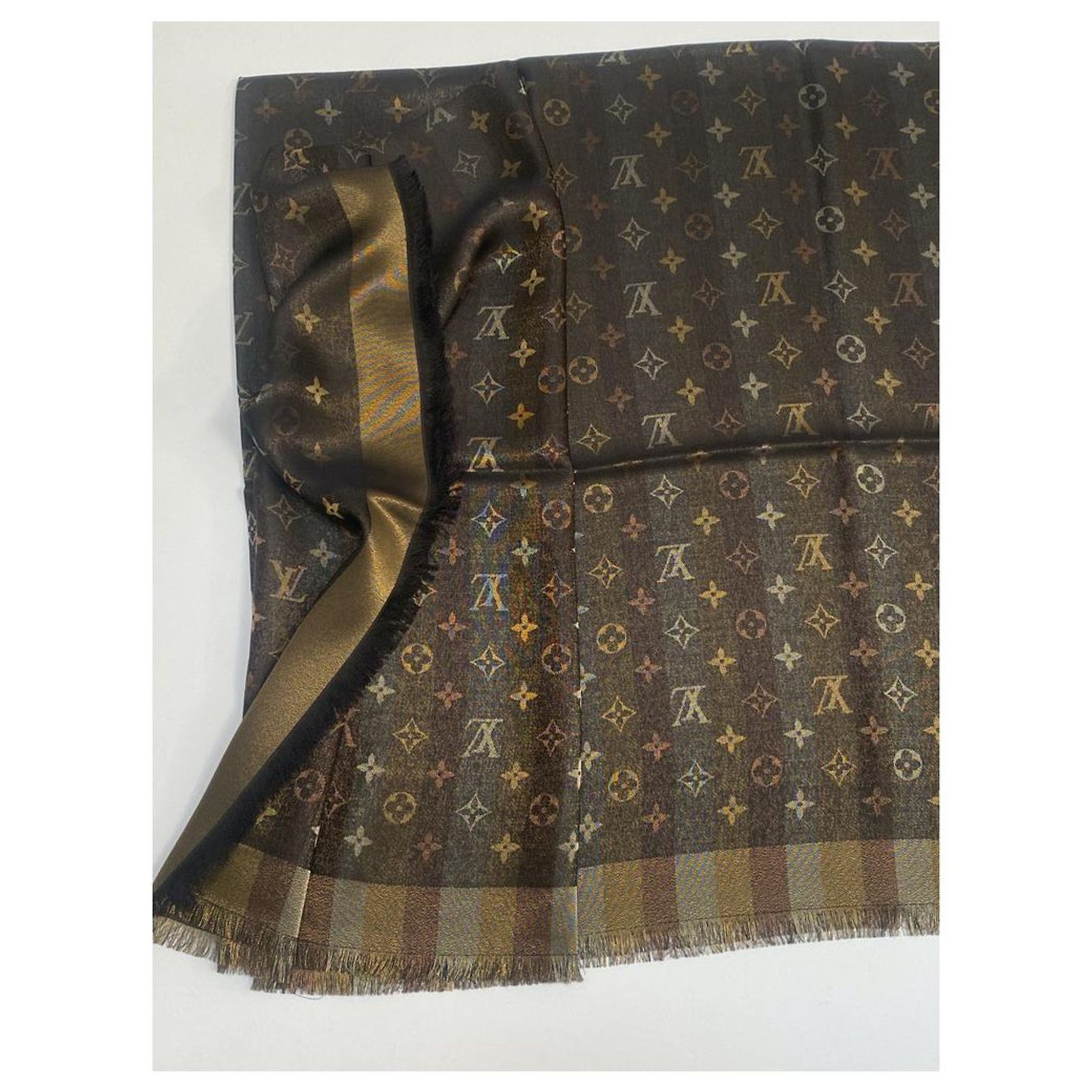 LOUIS VUITTON MONOGRAM SO SHINE BROWN SHAWL (M71548) Silk ref