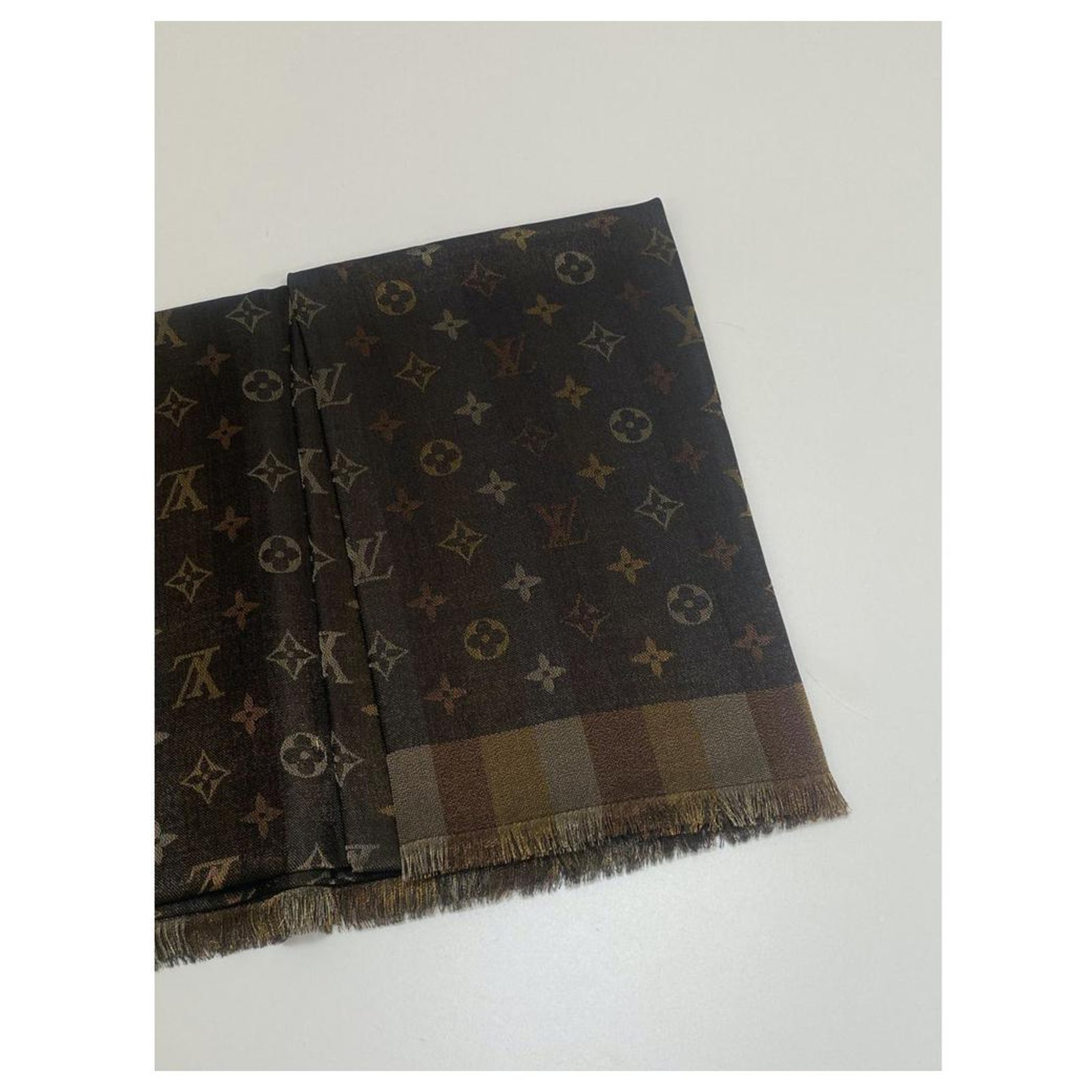 Louis Vuitton MONOGRAM So shine monogram shawl (M71548, M76337)