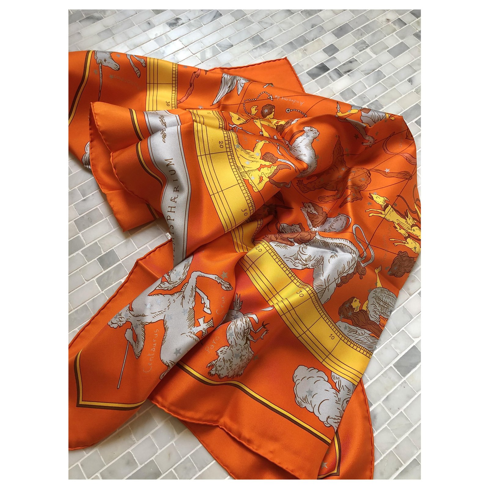 Hermès Scarves Orange Silk ref.224829 - Joli Closet