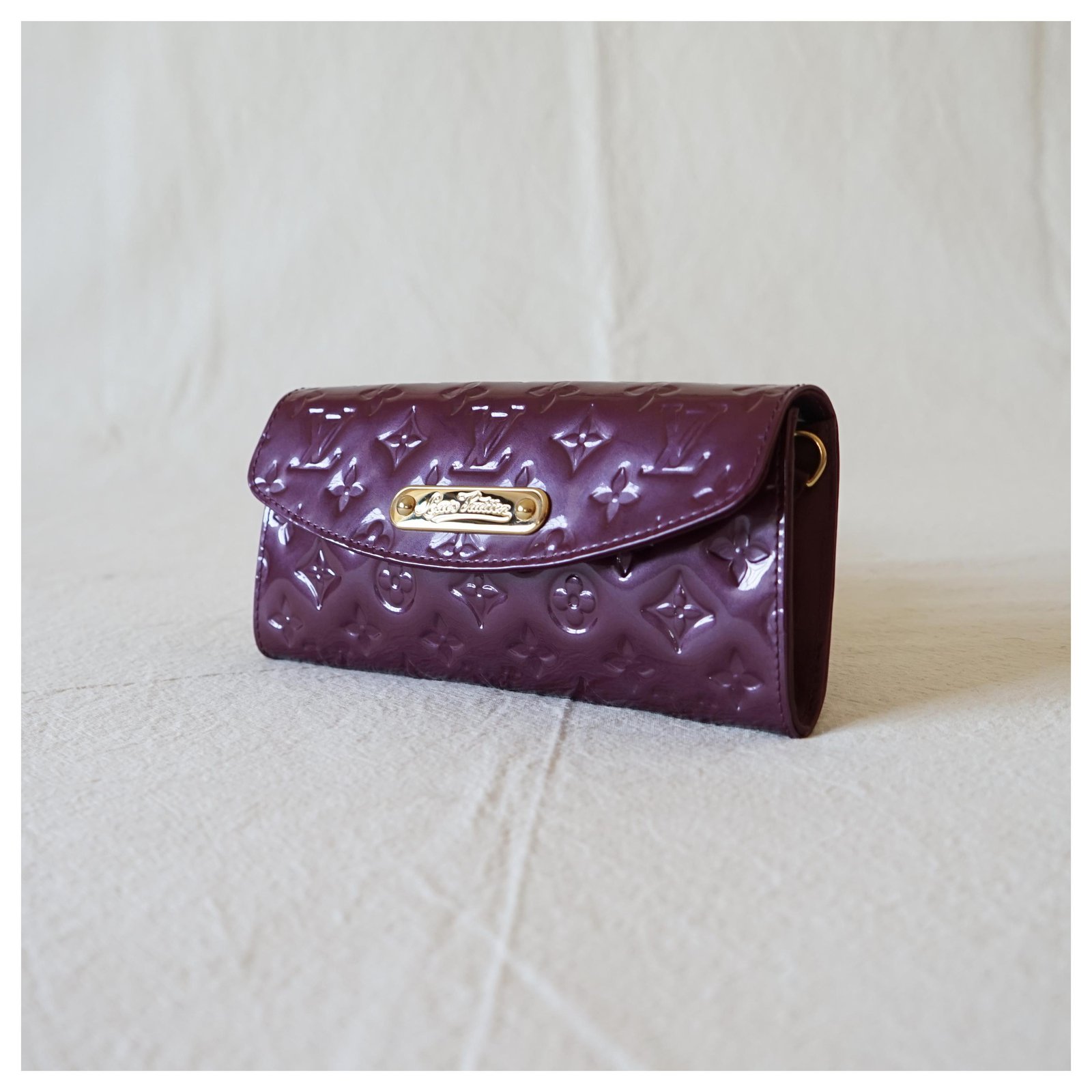 Louis Vuitton Clutch bags Purple Patent leather ref.225220 - Joli