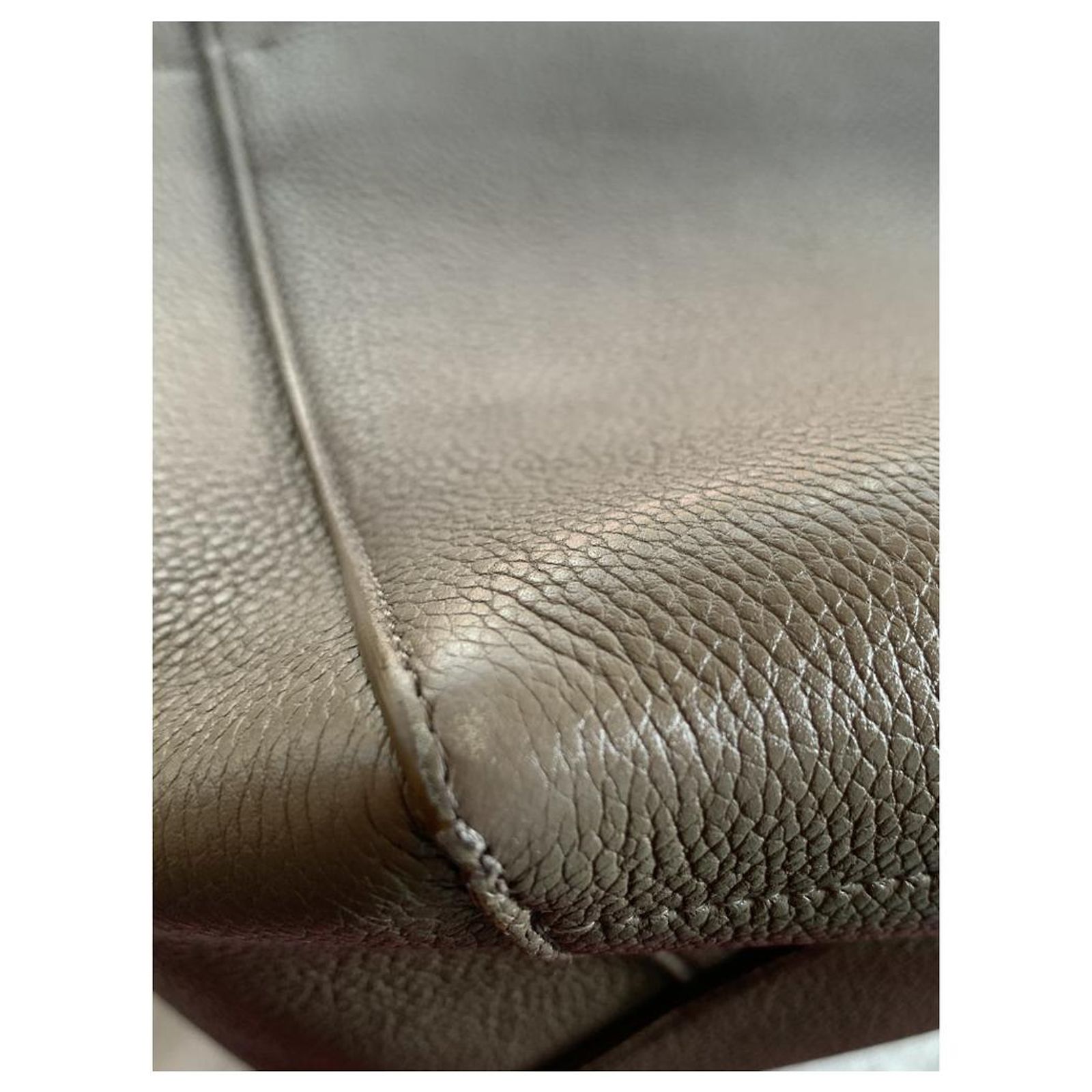 Sac Besace Céline Vintage En Cuir Grainé Taupe - Taille Moyenne, état Satisfaisant