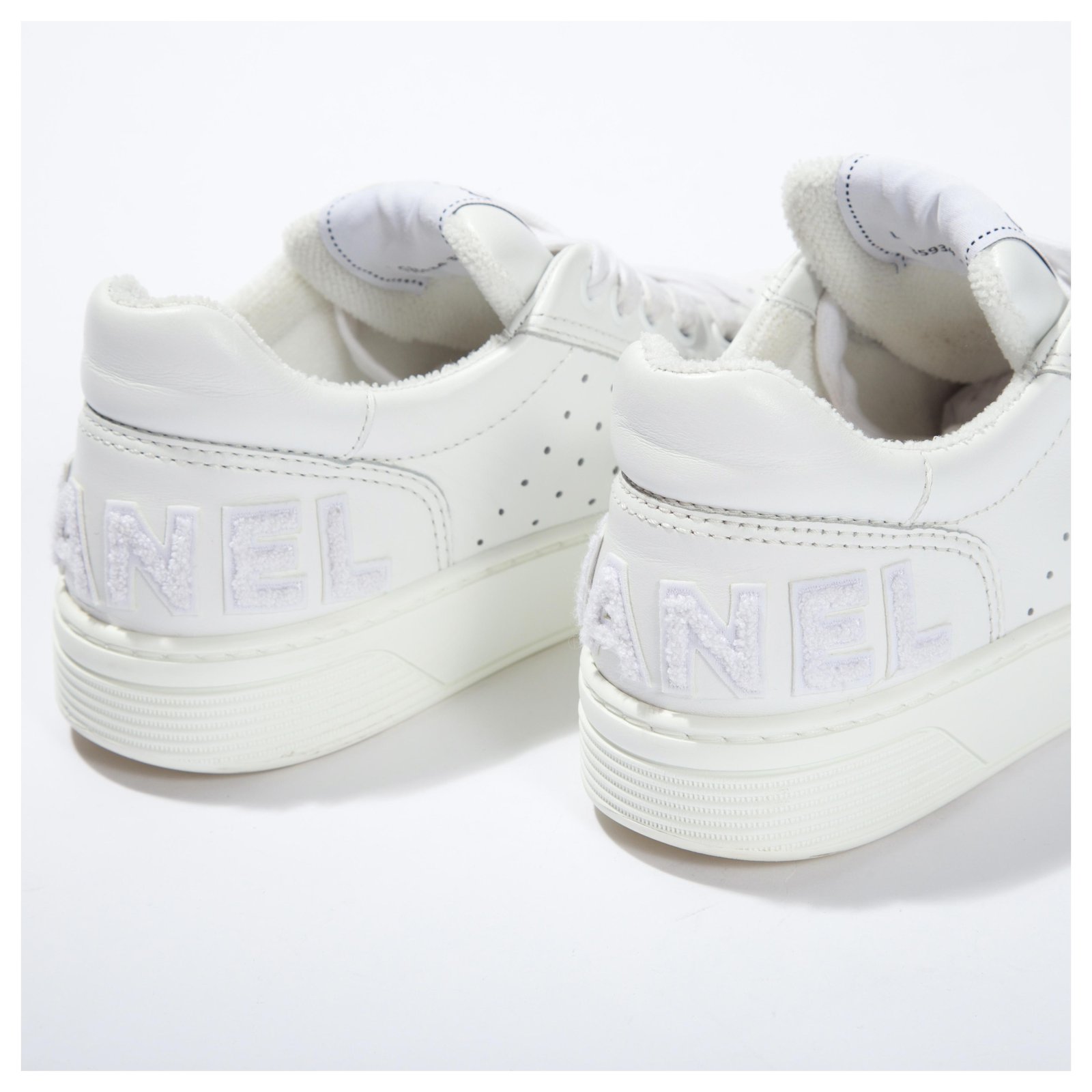 Chanel 20P Sneakers White calf leather Leather Low Top Lace Up